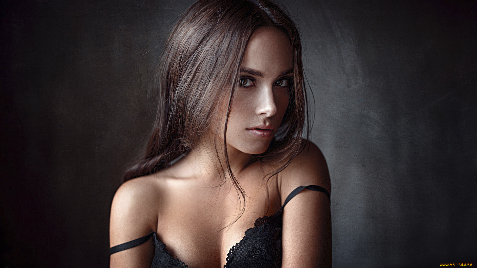 для, стола, девушки, -unsort, , брюнетки, , шатенки, взгляд, тёмный, фон, портрет