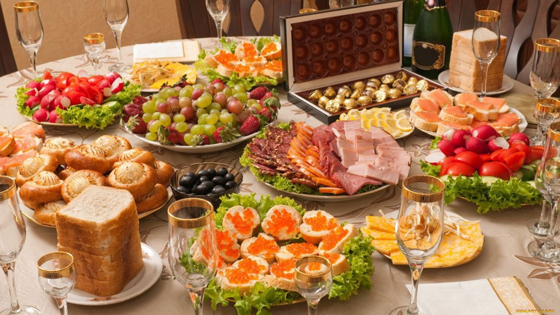 еда, разное, бутерброды, хлеб, выпечка, конфеты, колбаса, натюрморт, томаты, помидоры, виноград