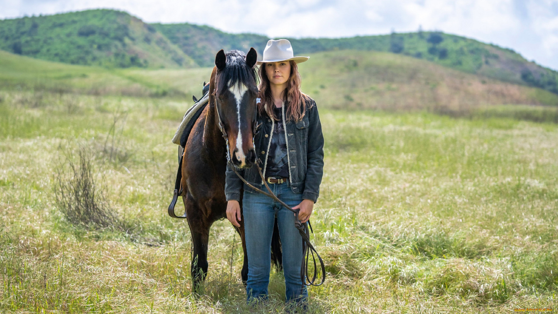 девушки, -, рыжеволосые, и, разноцветные, холмы, луг, лошадь, шляпа, джинсы