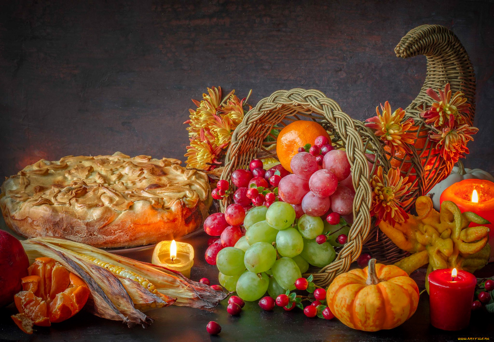 еда, натюрморт, мандарины, кукуруза, хризантемы, рог, изобилия, тыква, виноград, пирог, свечи, цветы