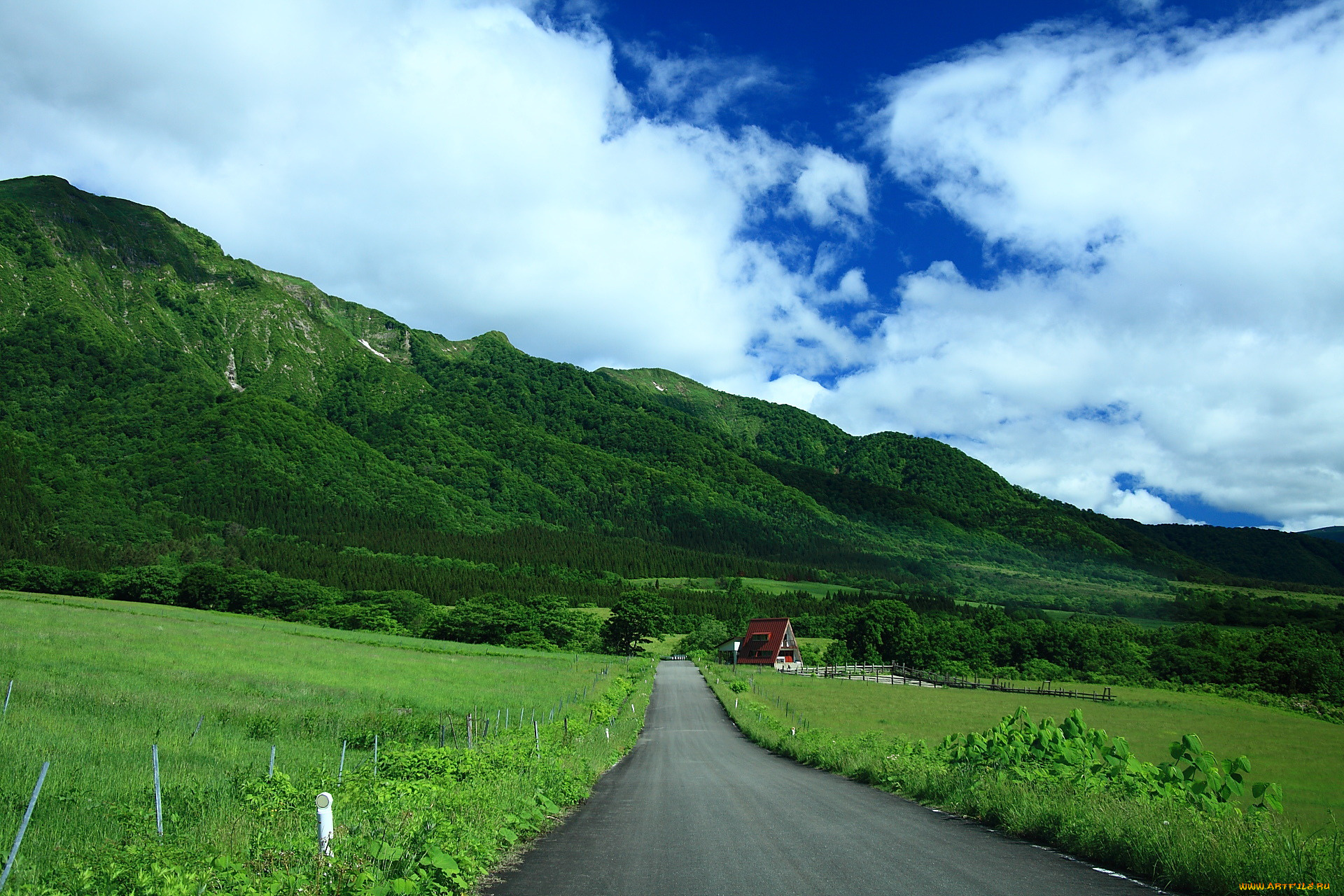 природа, дороги, дом, облака, горы, лес