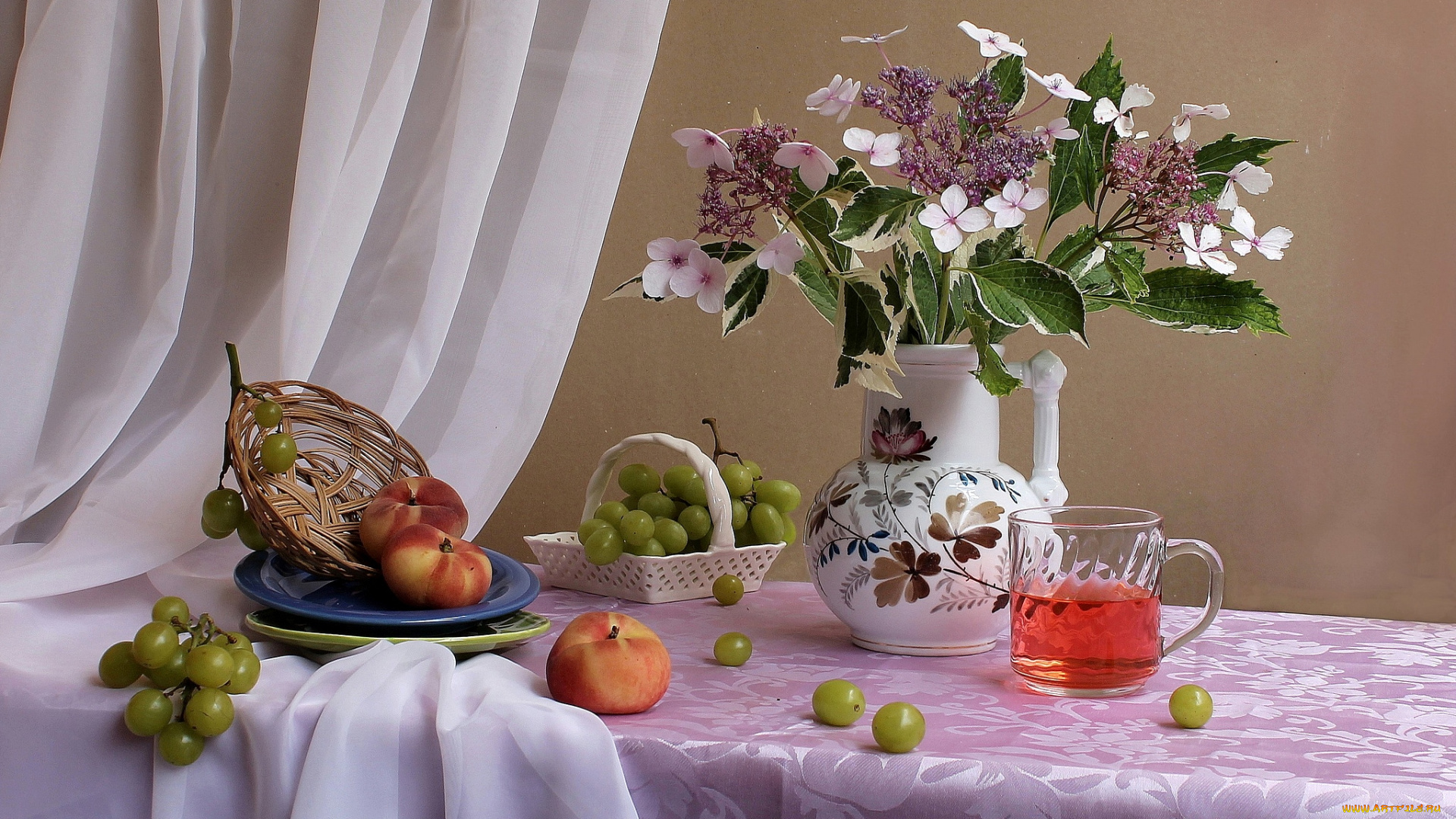 еда, натюрморт, кувшин, виноград, инжирный, персик, гортензия