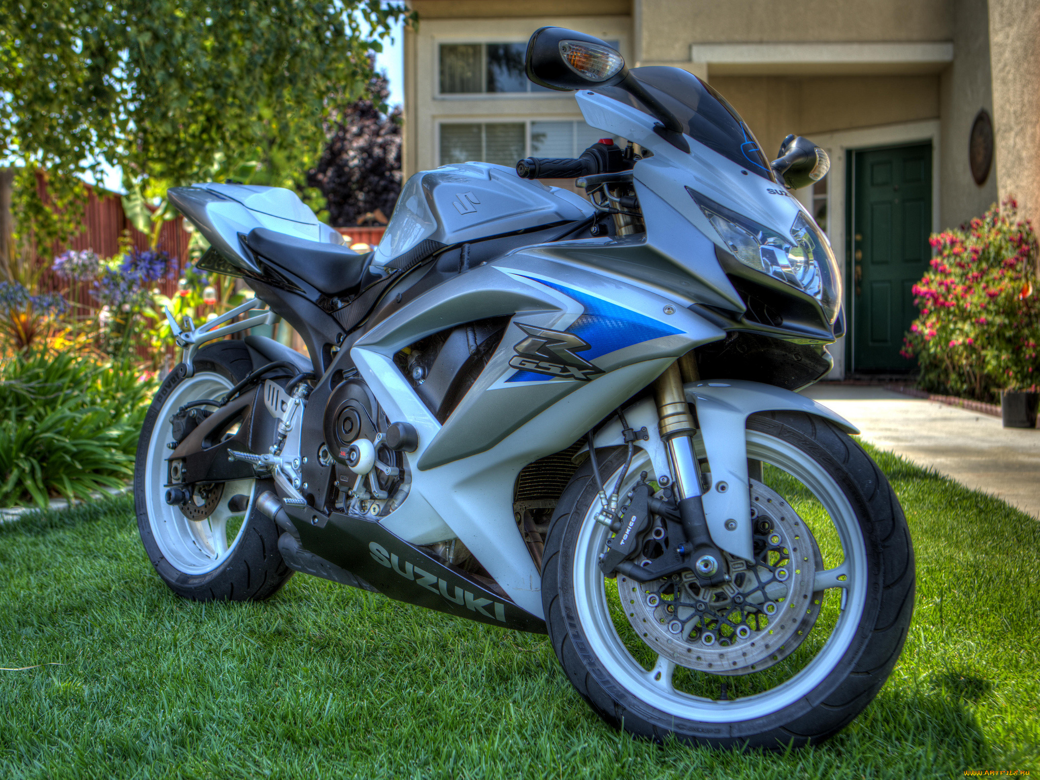 мотоциклы, suzuki, лужайка, байк