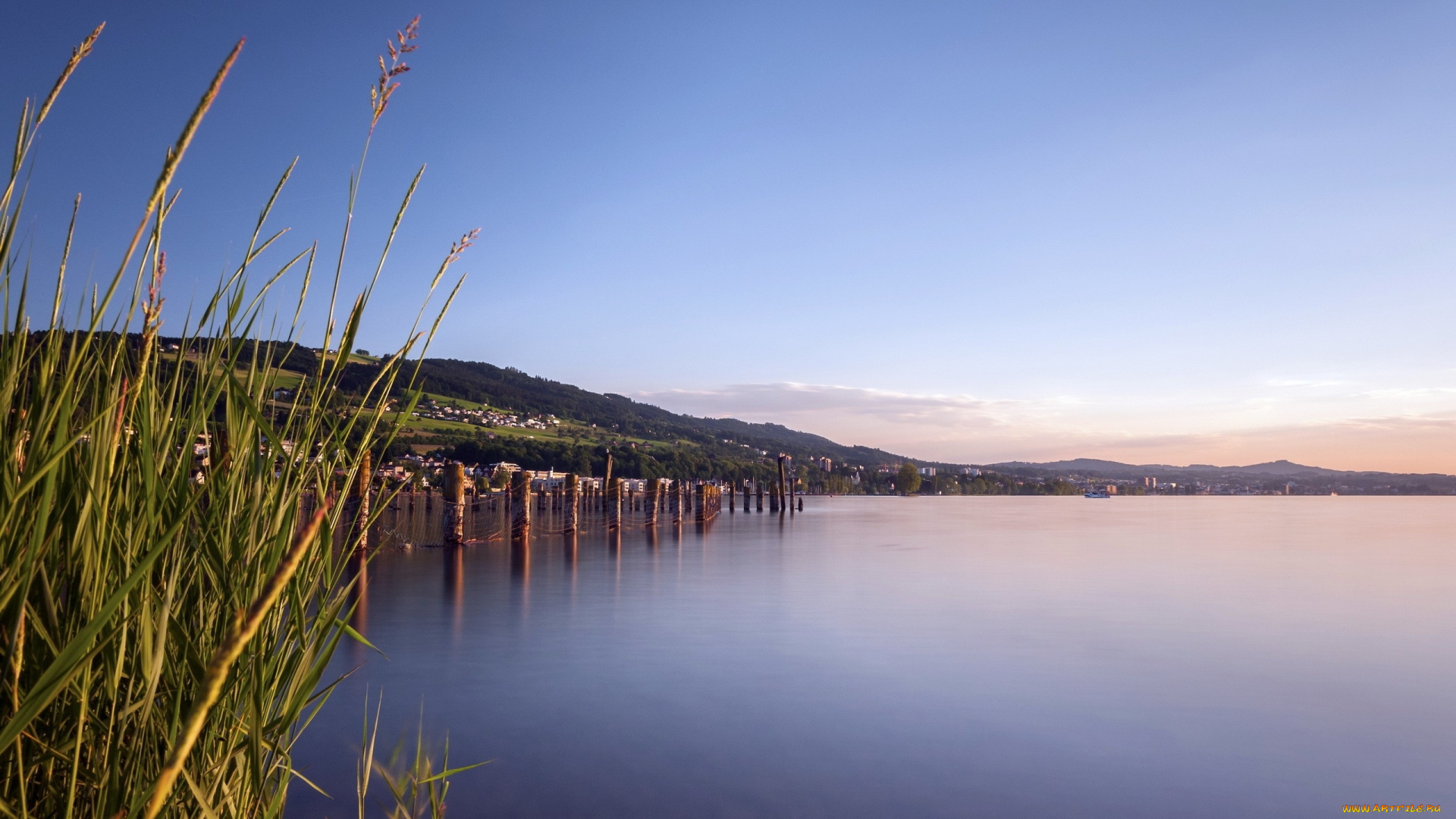 природа, реки, озера, камыши, озеро, холм, ограждение