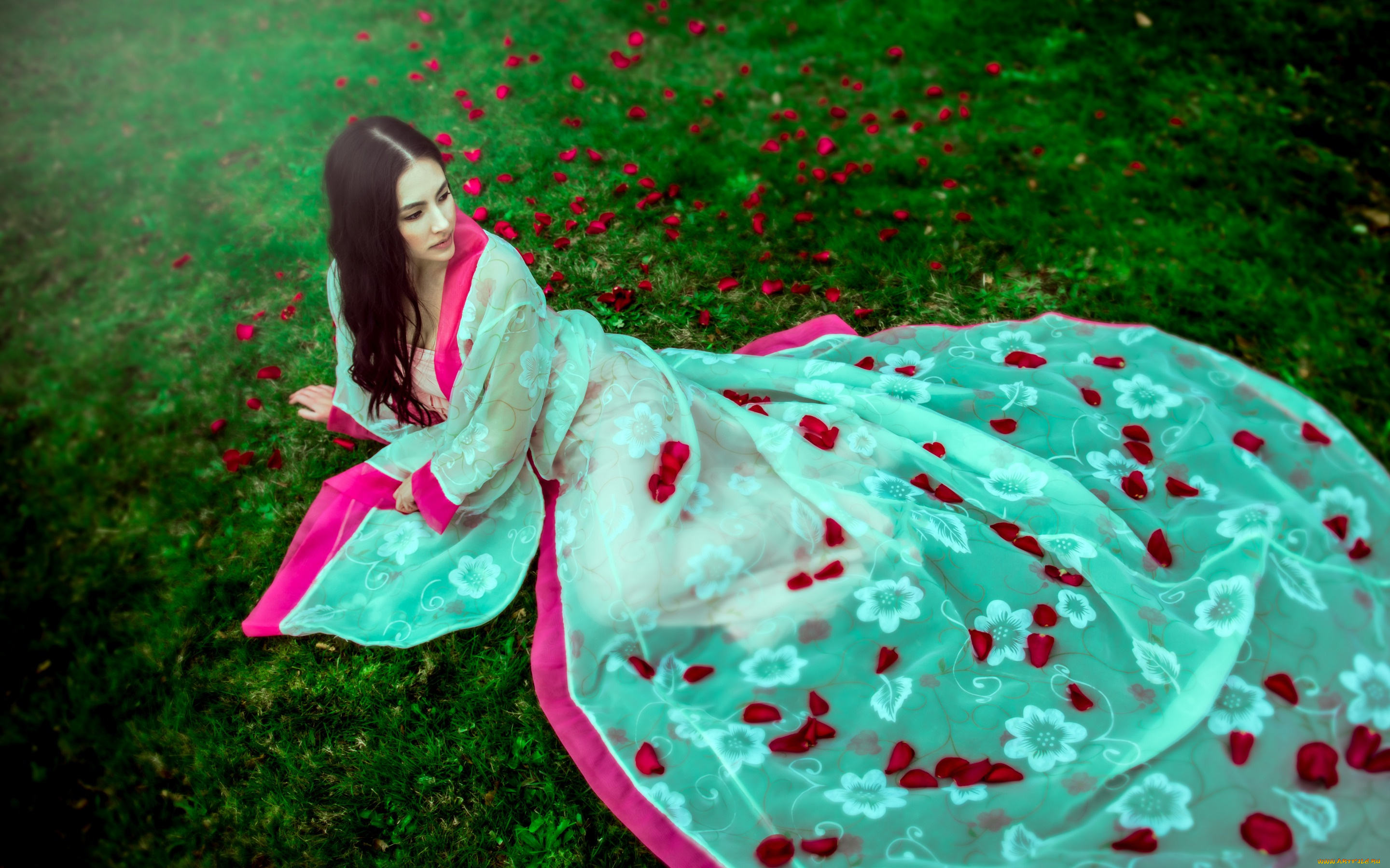 девушки, -unsort, , брюнетки, темноволосые, платье, лепестки, девушка, трава