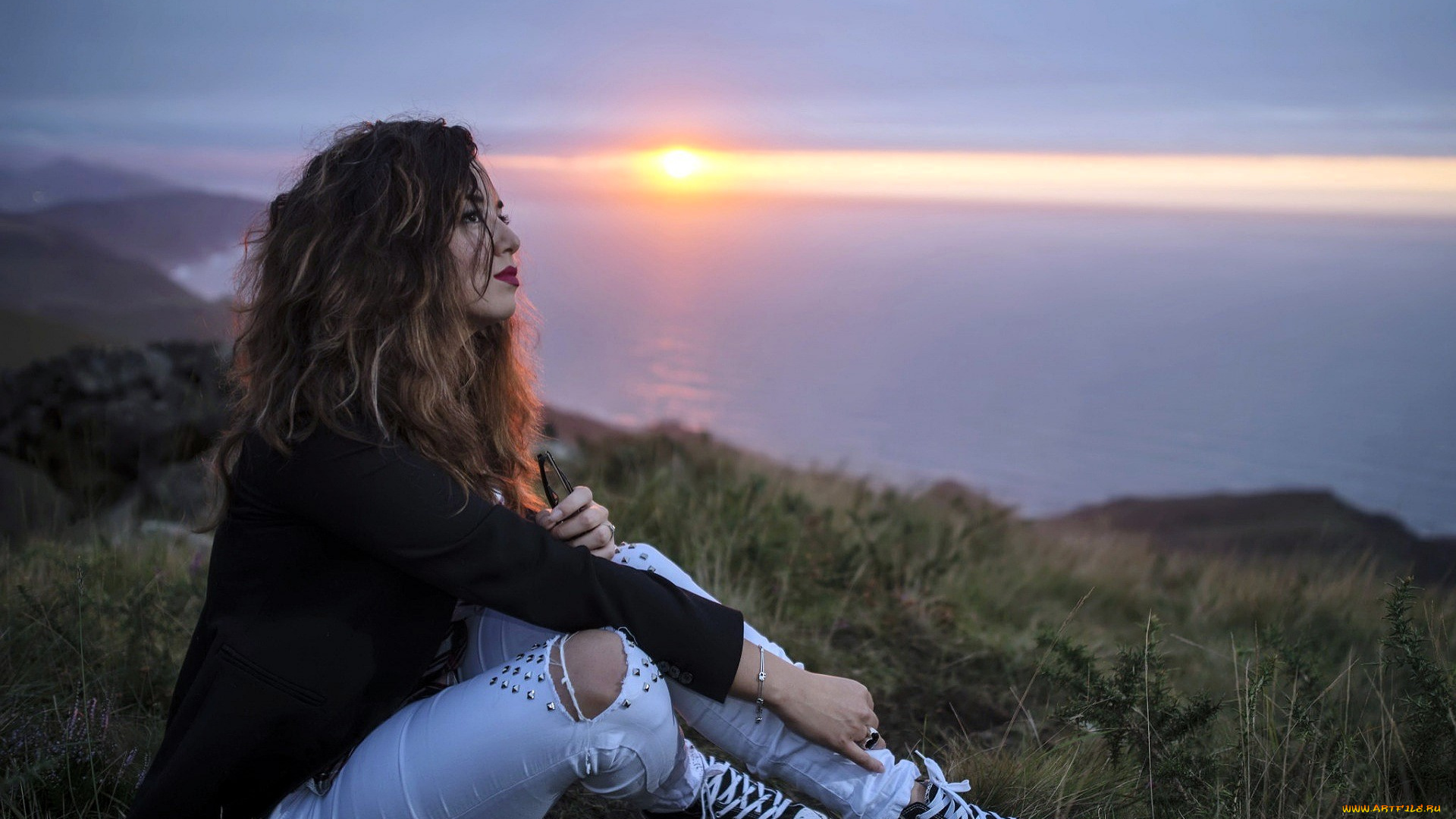 девушки, -, брюнетки, , шатенки, шатенка, жакет, джинсы, дырки, кеды, закат, море, гора