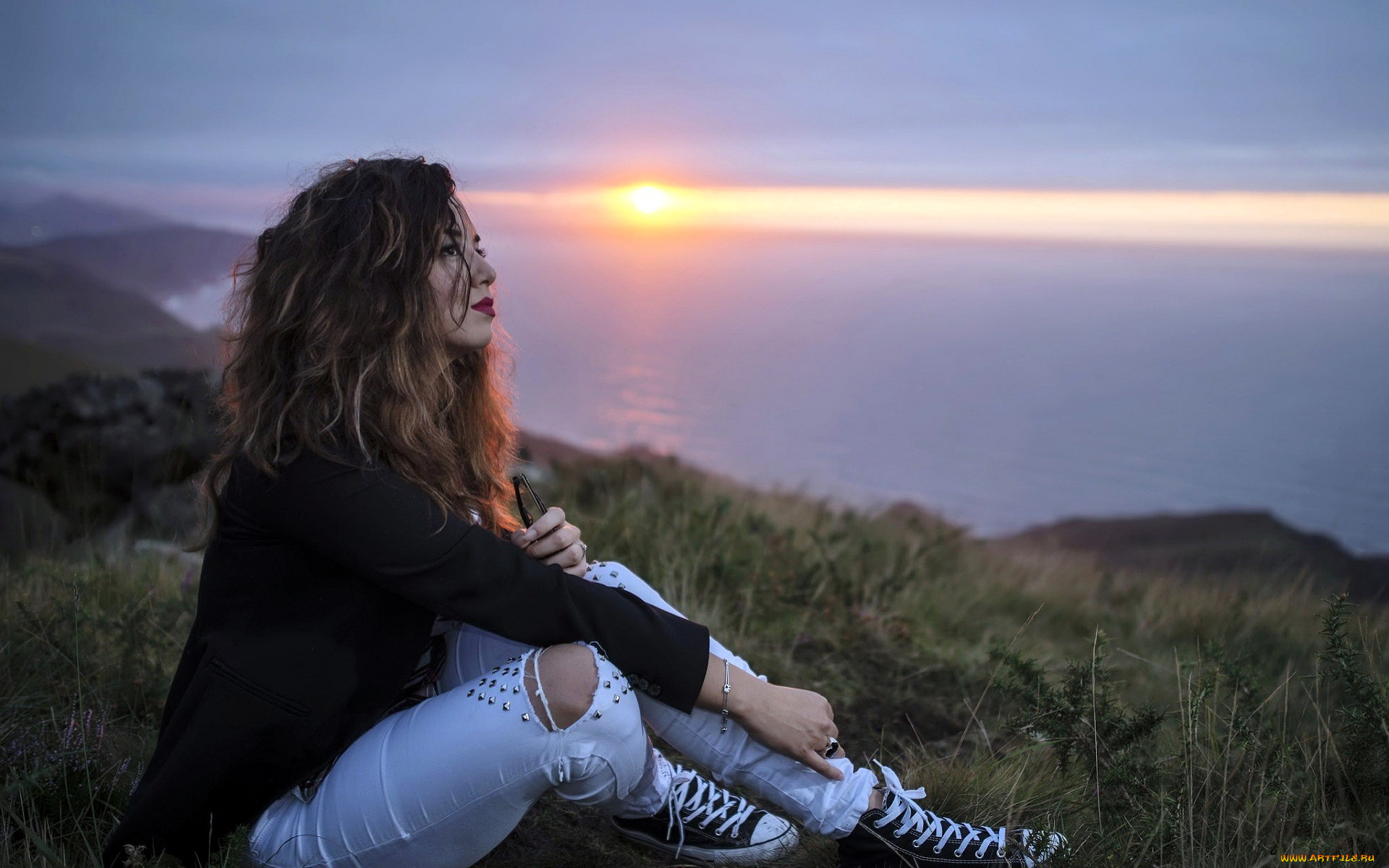 девушки, -, брюнетки, , шатенки, шатенка, жакет, джинсы, дырки, кеды, закат, море, гора