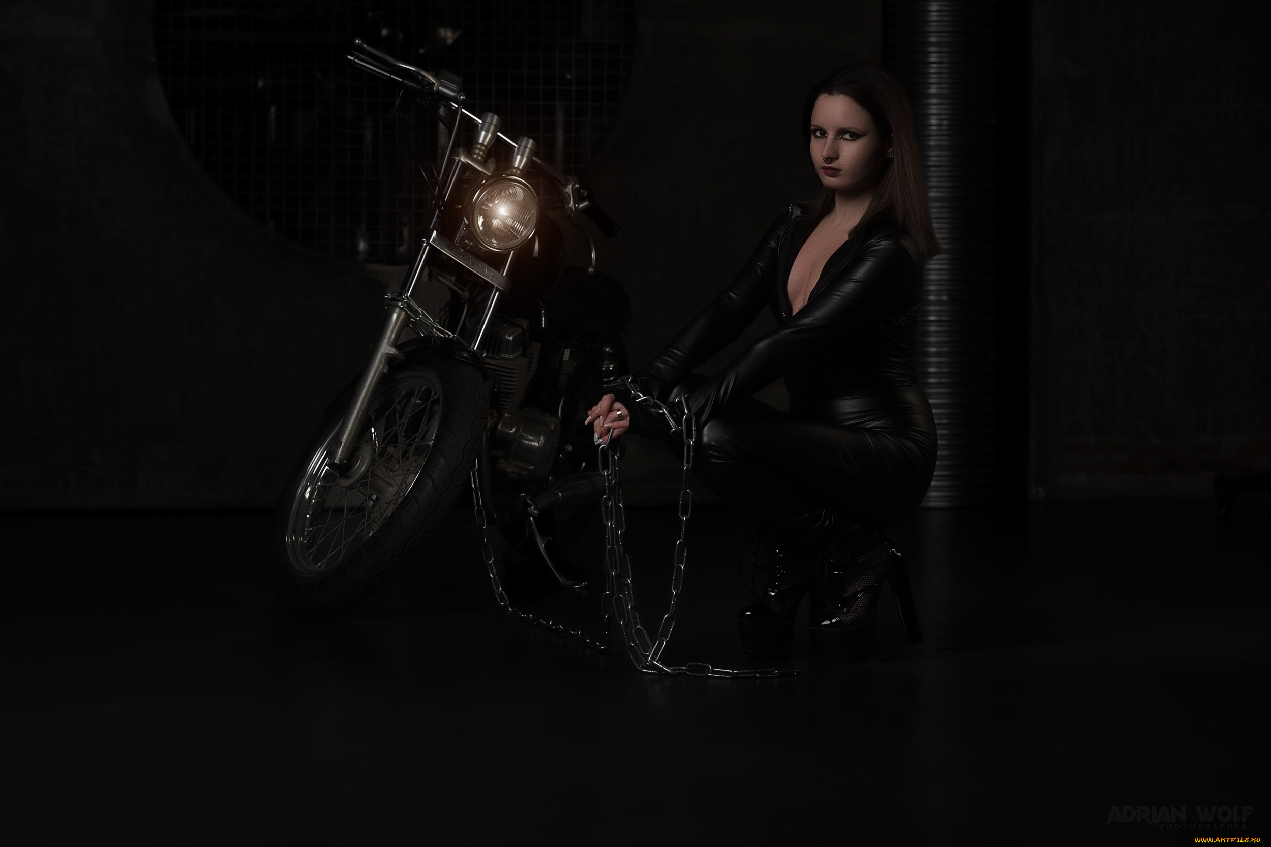 девушка, и, мотоцикл, мотоциклы, мото, с, девушкой, девушка, женщина, брюнетка, темноволосая, сексуальная, модель, звезда, позирует, разная, обувь, верхняя, стильная, одежда, нижнее, эротическое, бельё, трусы, лифчик, колготки, чулки, аксессуары, макияж, и, множество, элементов, на, фотографии