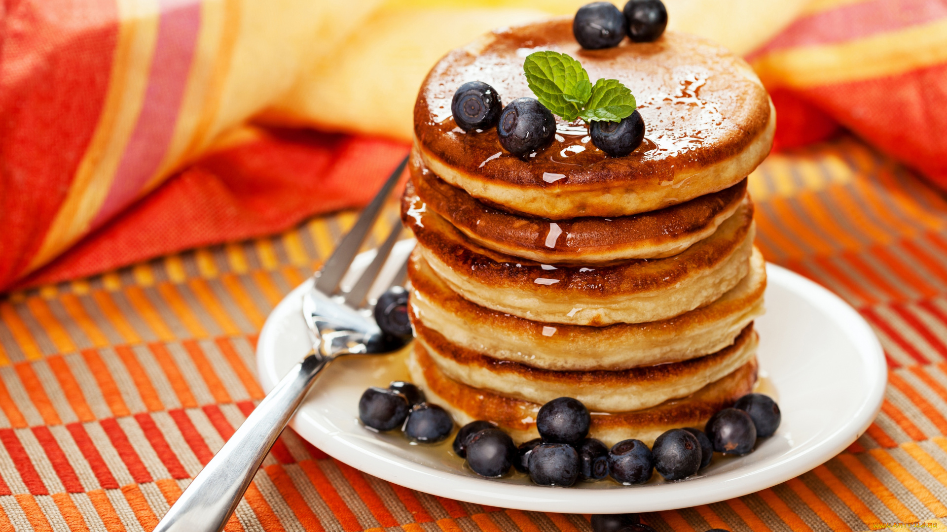 еда, блины, , оладьи, вилка, тарелка, ягоды, черника, блинчики, оладьи