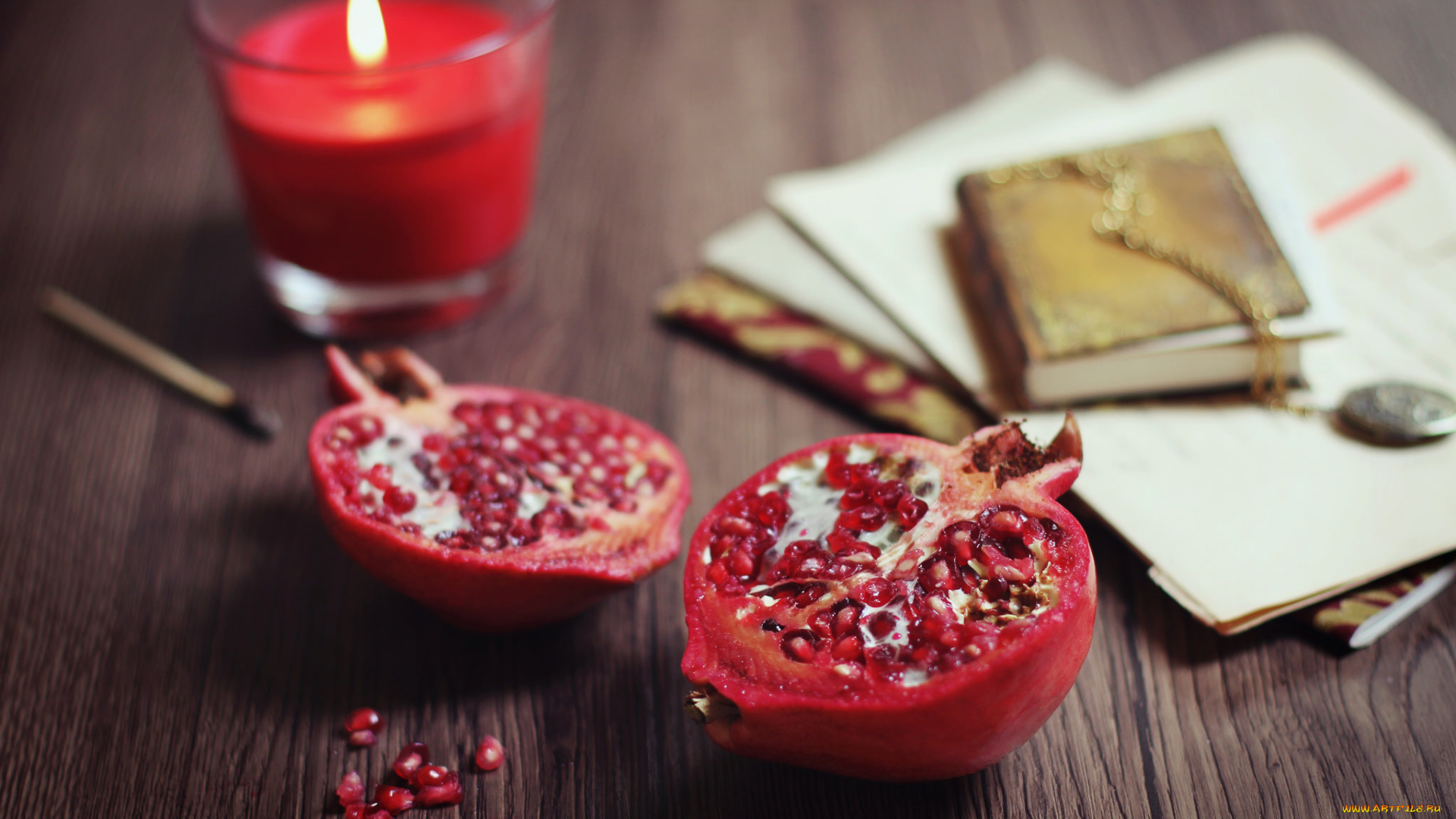 еда, гранат, свеча, письма, блокнот, кулон, зерна