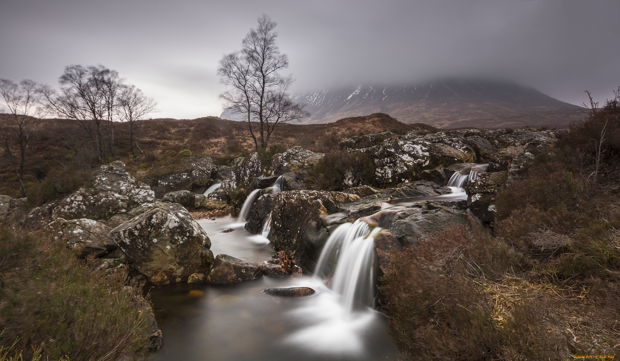 природа, водопады, гора, облако, туман, река, поток, камни, деревья, осень