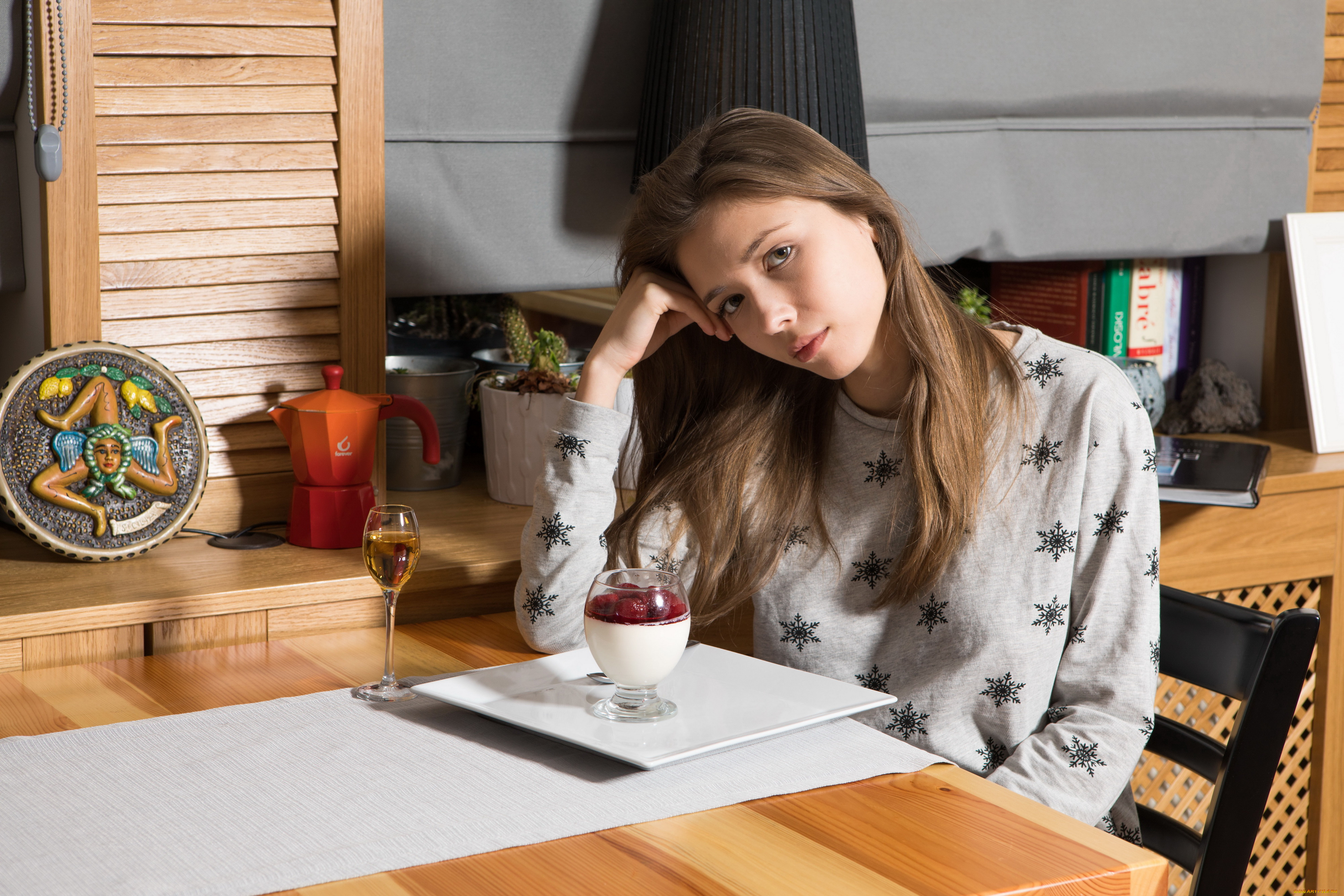 девушки, mila, azul, девушка, фон, рюмка, взгляд, мороженное