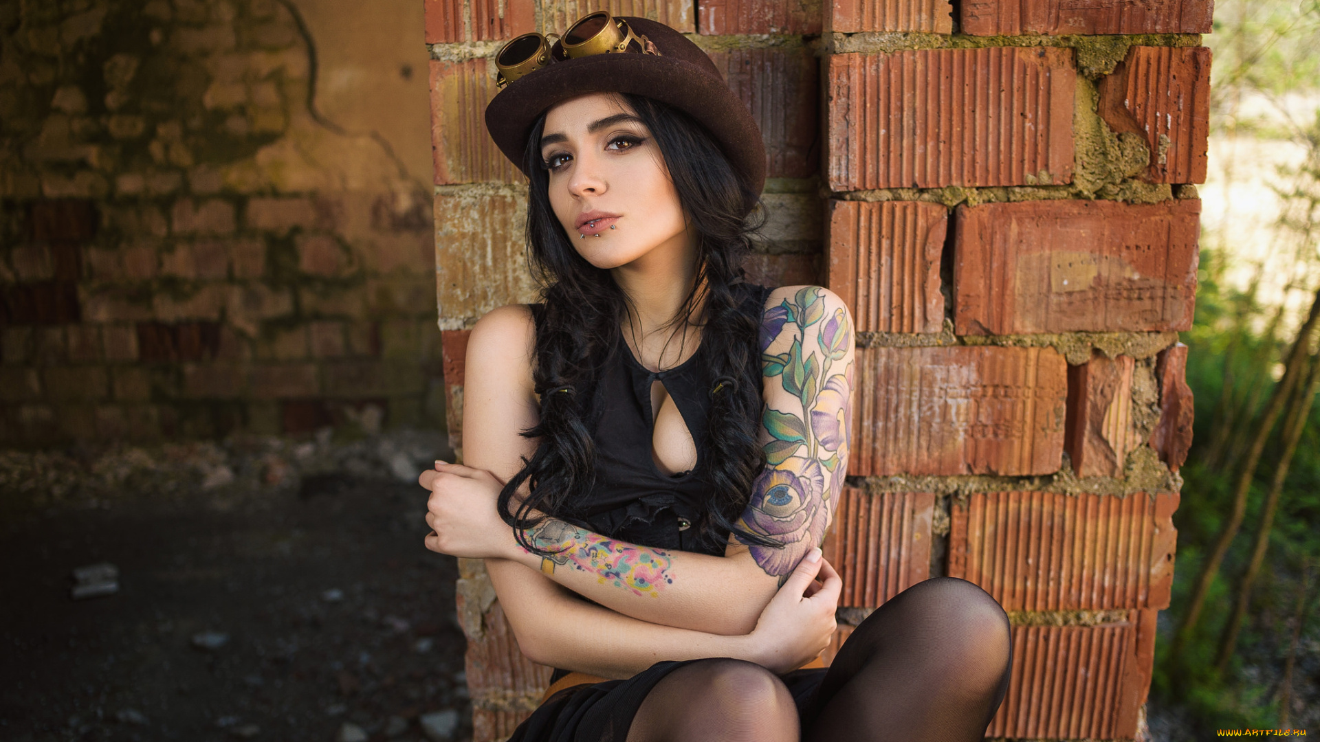 алекса, терещук, девушки, -unsort, , брюнетки, темноволосые, очки, стена, тату, алекса, терещук, шляпа