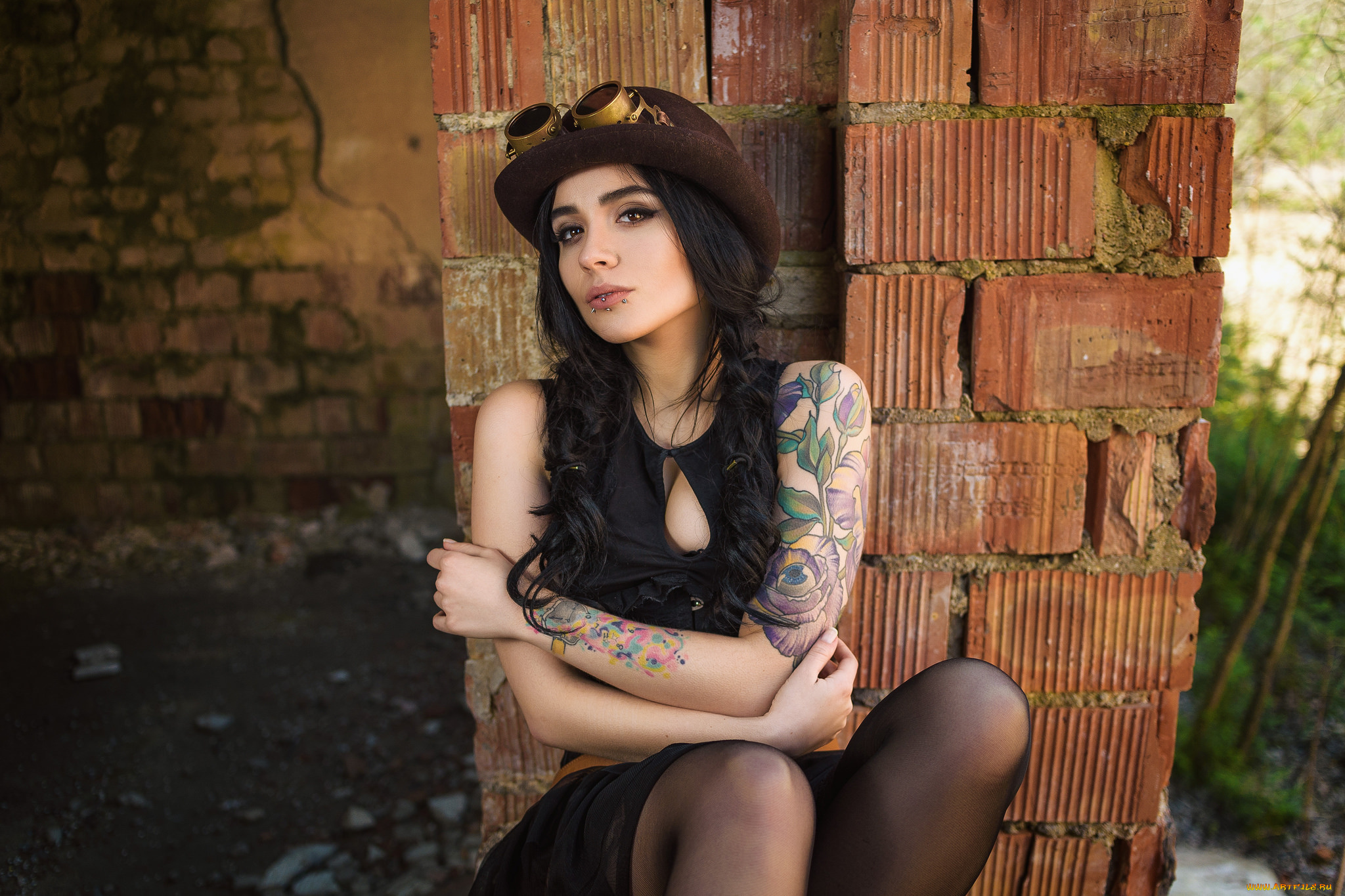 алекса, терещук, девушки, -unsort, , брюнетки, темноволосые, очки, стена, тату, алекса, терещук, шляпа