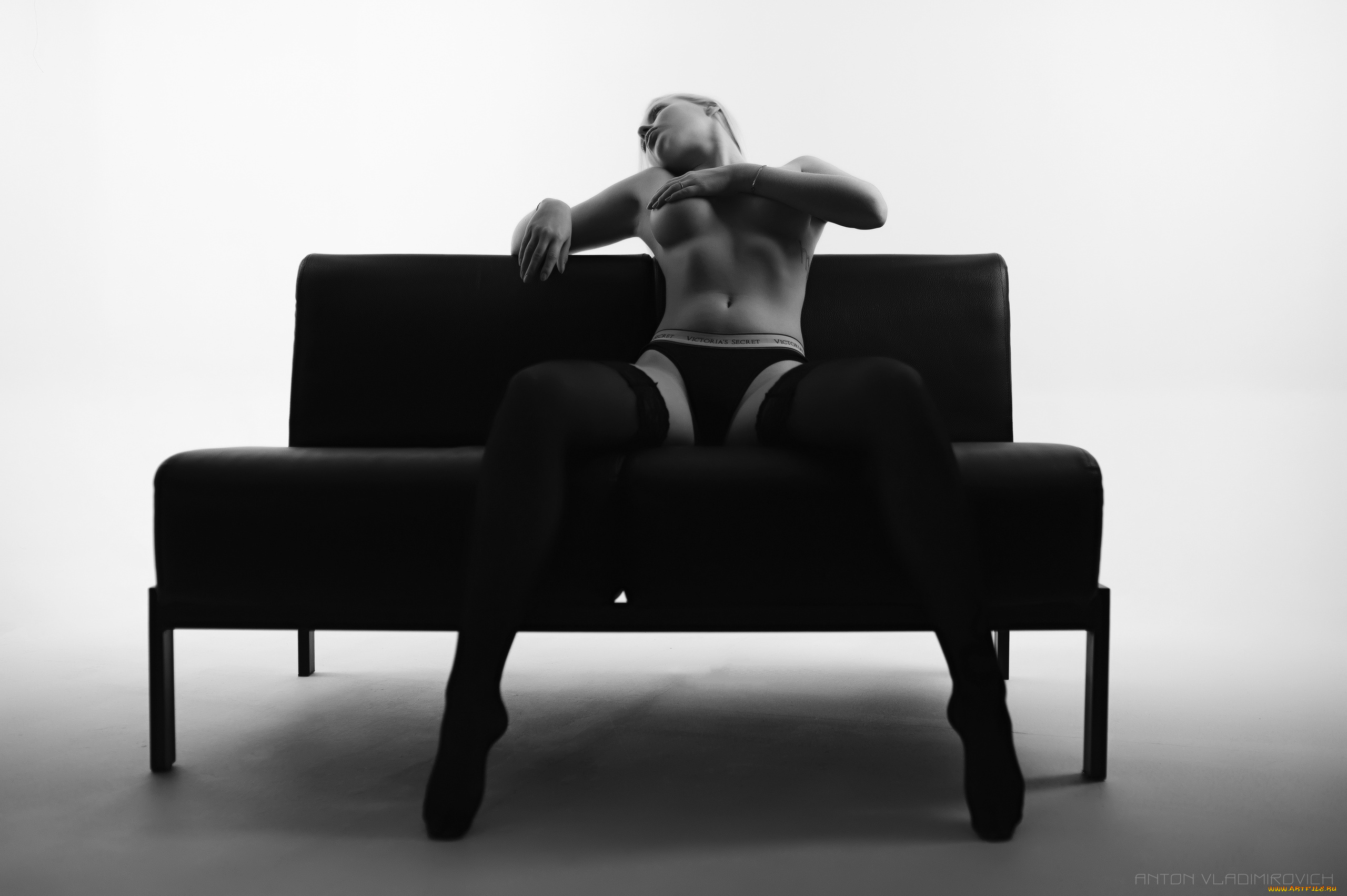 девушка, -, girl, девушки, -, черно-белые, девушка, женщина, блондинка, светловолосая, сексуальная, модель, звезда, позирует, разная, обувь, верхняя, стильная, одежда, нижнее, эротическое, бельё, трусы, лифчик, колготки, чулки, аксессуары, макияж, и, множество, элементов, на, фотографии