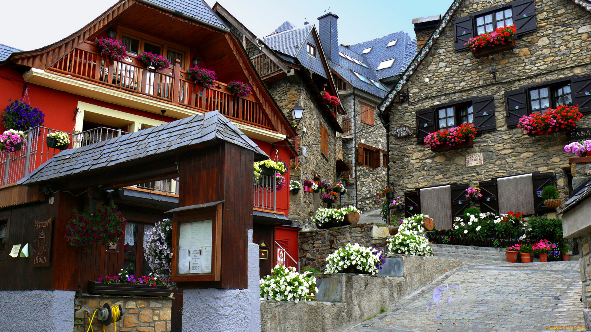 испания, каталония, наут, аран, города, здания, дома, улица, цветы