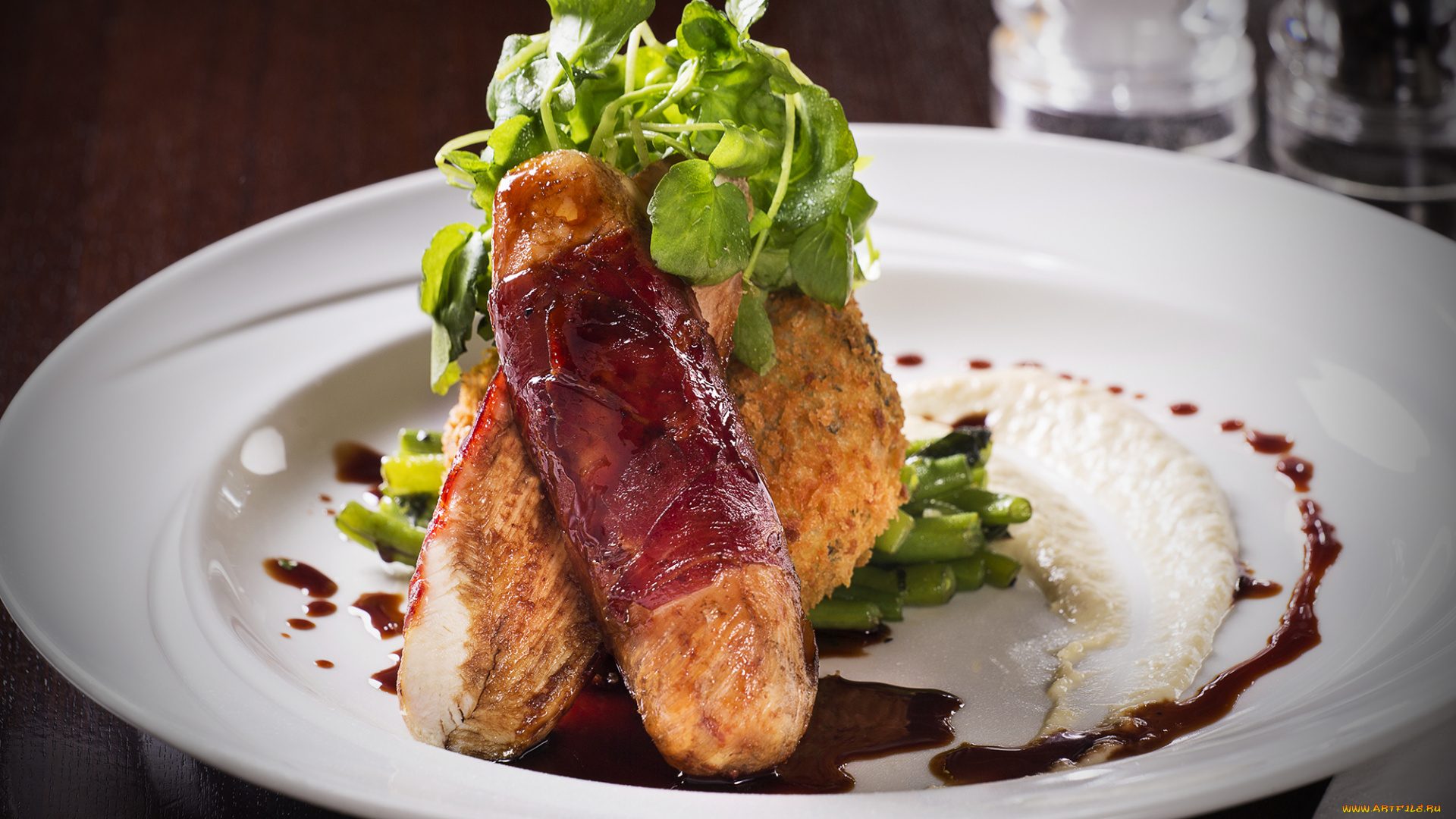 crumbed, chicken, with, bacon, and, greens, еда, мясные, блюда, соус, зелень, курица