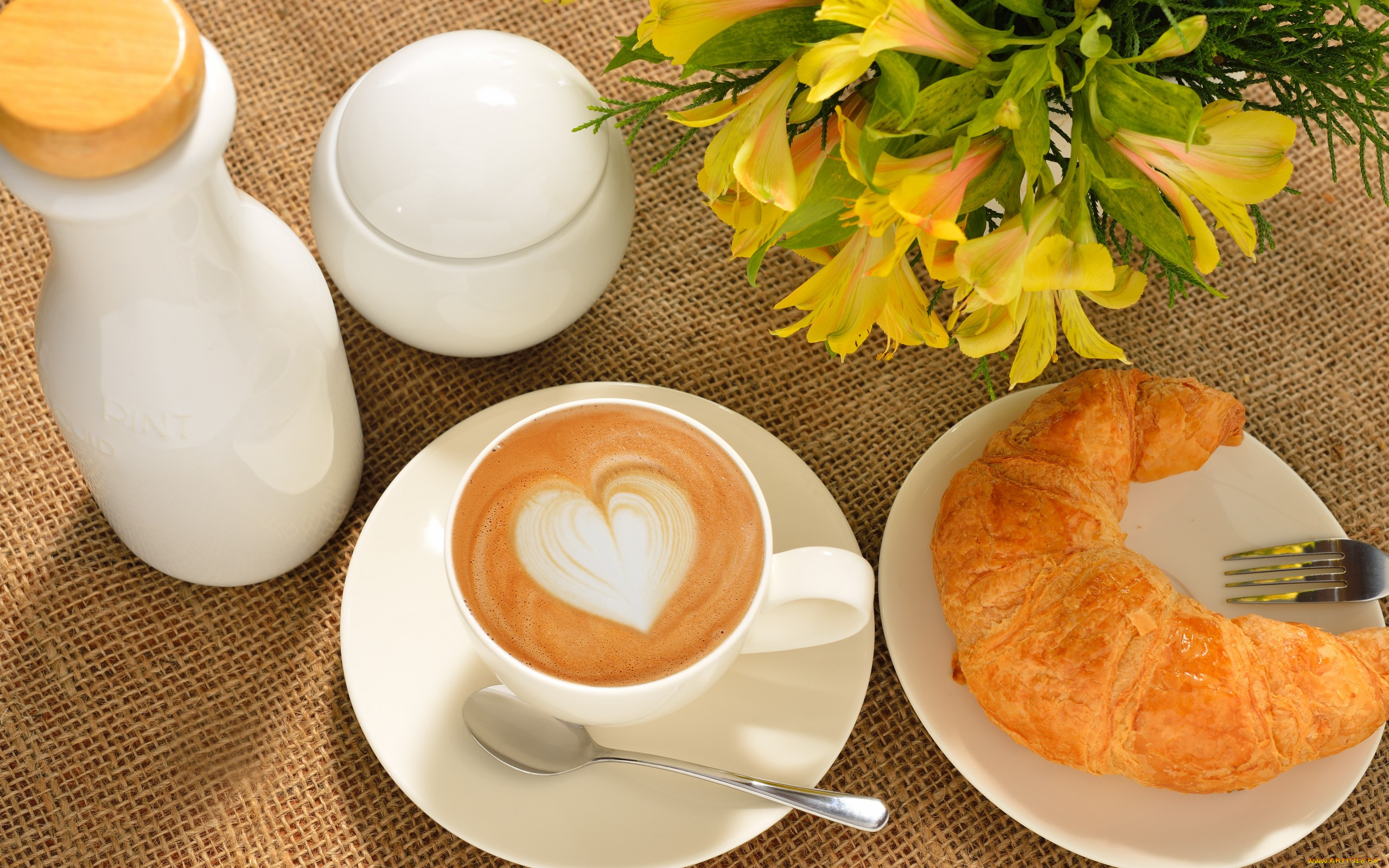 еда, кофе, кофейные, зёрна, круассан, цветы