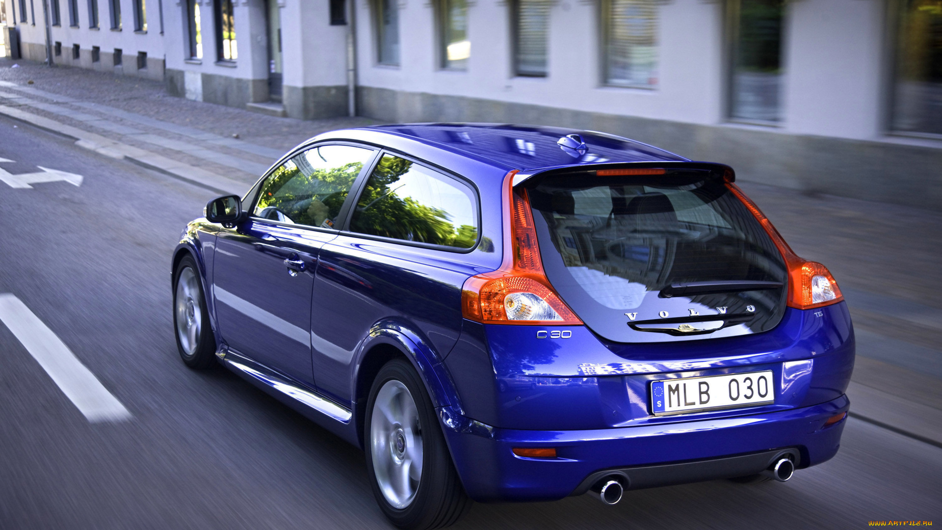 автомобили, volvo, вольво, синяя, скорость, дорога, шоссе, город, улица, дома, здания