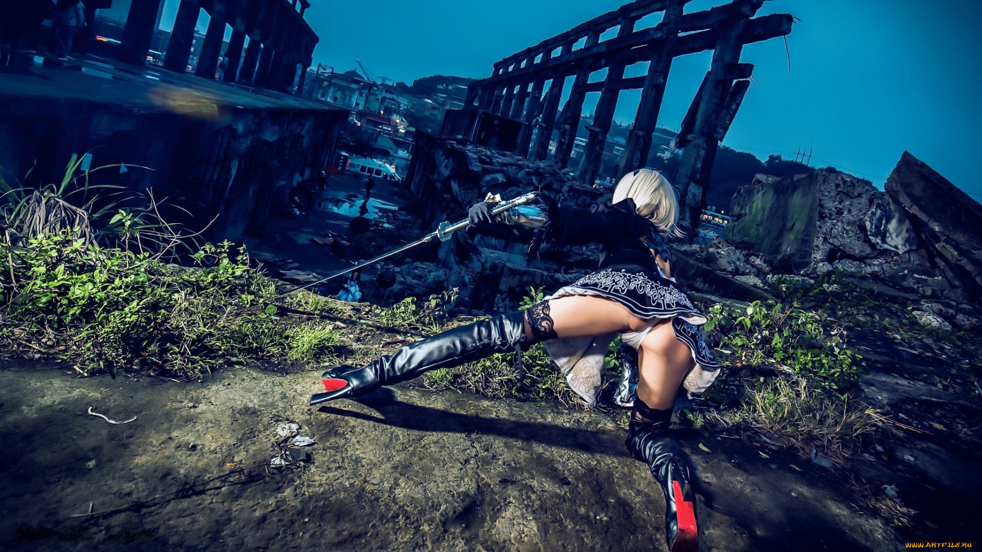 девушка, секси, девушки, -, креатив, , косплей, девушка, с, оружием, фигурка, ножки, попка, природа, блондинка, nier, automata