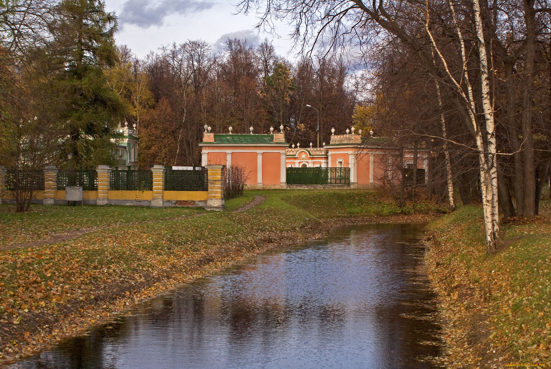 города, здания, дома, пруд, деревья, трава, забор