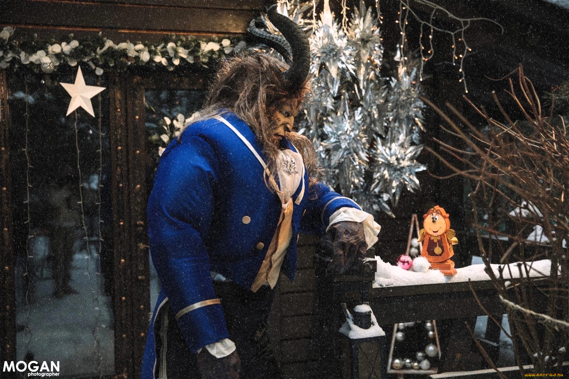 мужчины, -, креатив, , косплей, монстр, рога, камзол, чудовище, зима, снег, дверь, гирлянда