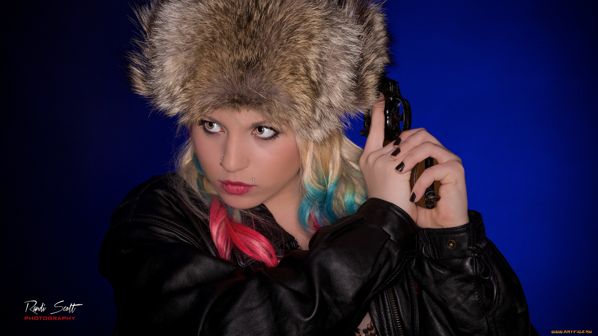 dolly, dangerous, девушки, ash, joelyn, шапка, пистолет, ash, joelyn