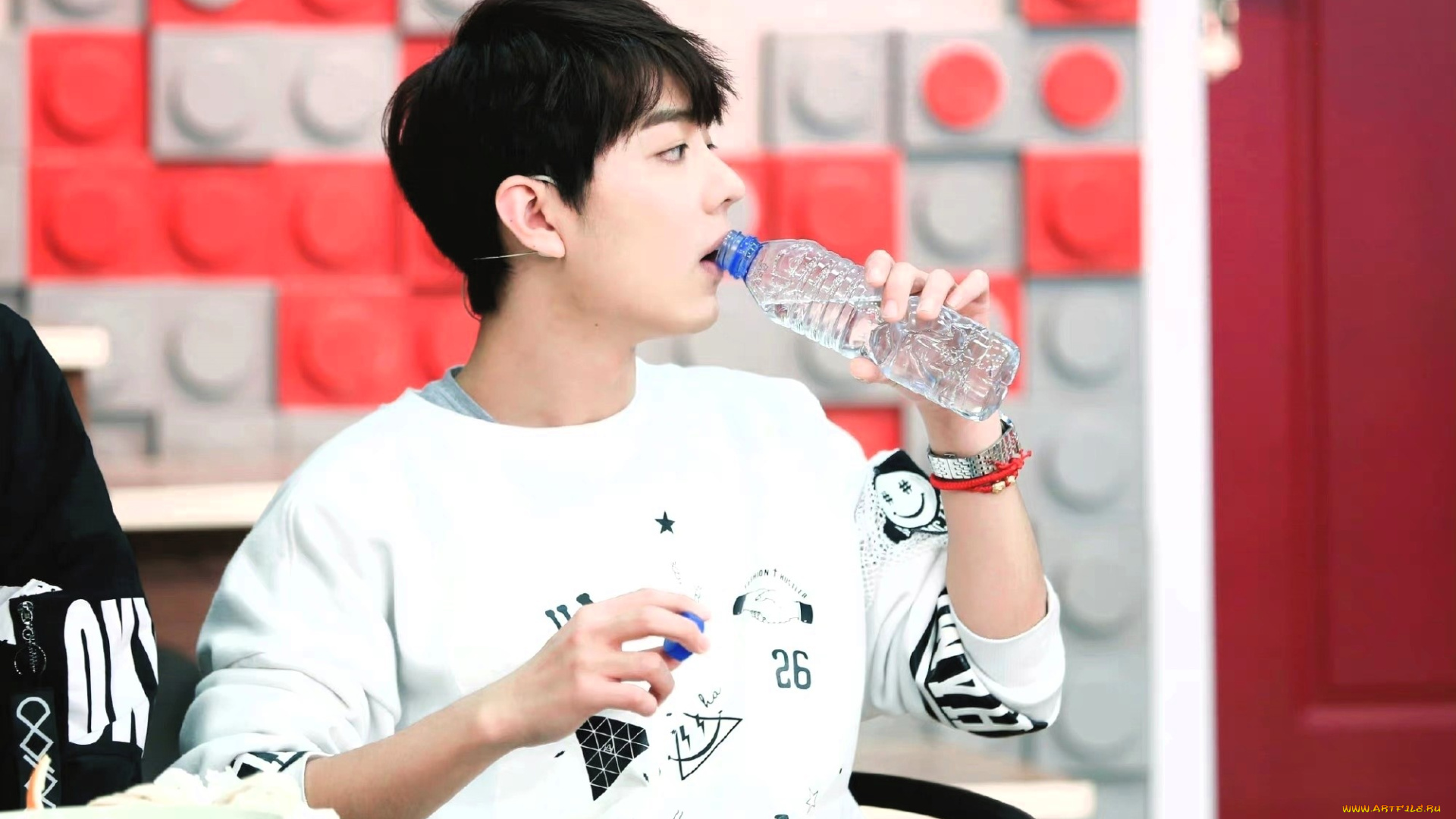 мужчины, xiao, zhan, актер, свитер, бутылка, вода