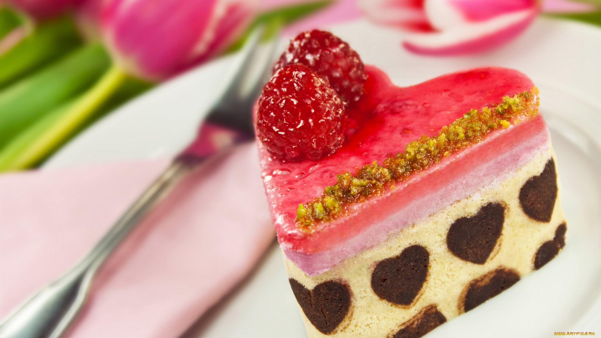 еда, пирожные, , кексы, , печенье, десерт, торт, цветы, тюльпаны, сердца, праздник, любовь, пирожное, сладкое, малина, крем, dessert, cake, food, raspberries, cream, flowers, tulips, heart, holiday, love