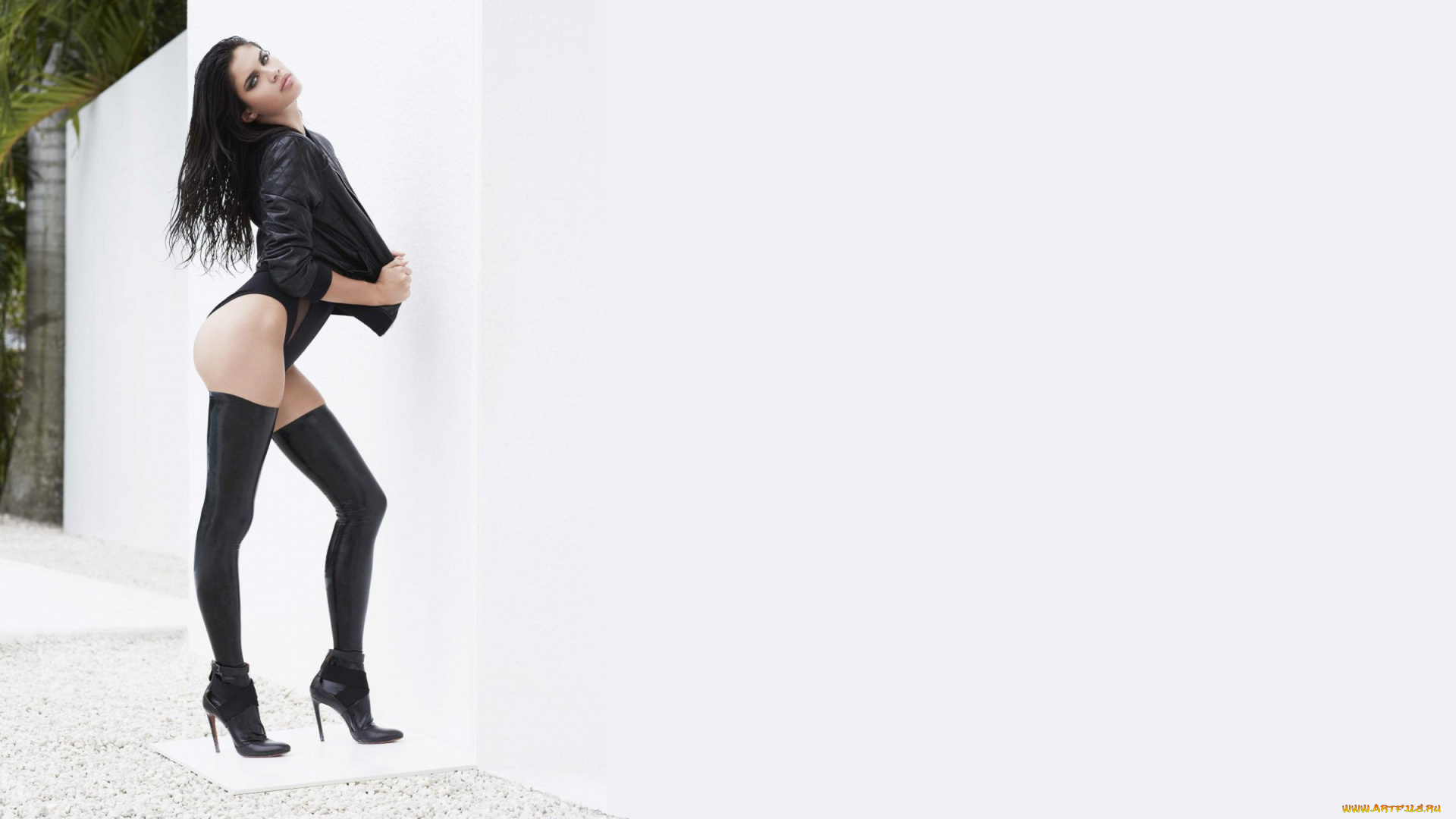 девушки, sara, sampaio, сара, сампайо, модель, двор, куртка, боди, чулки, каблуки