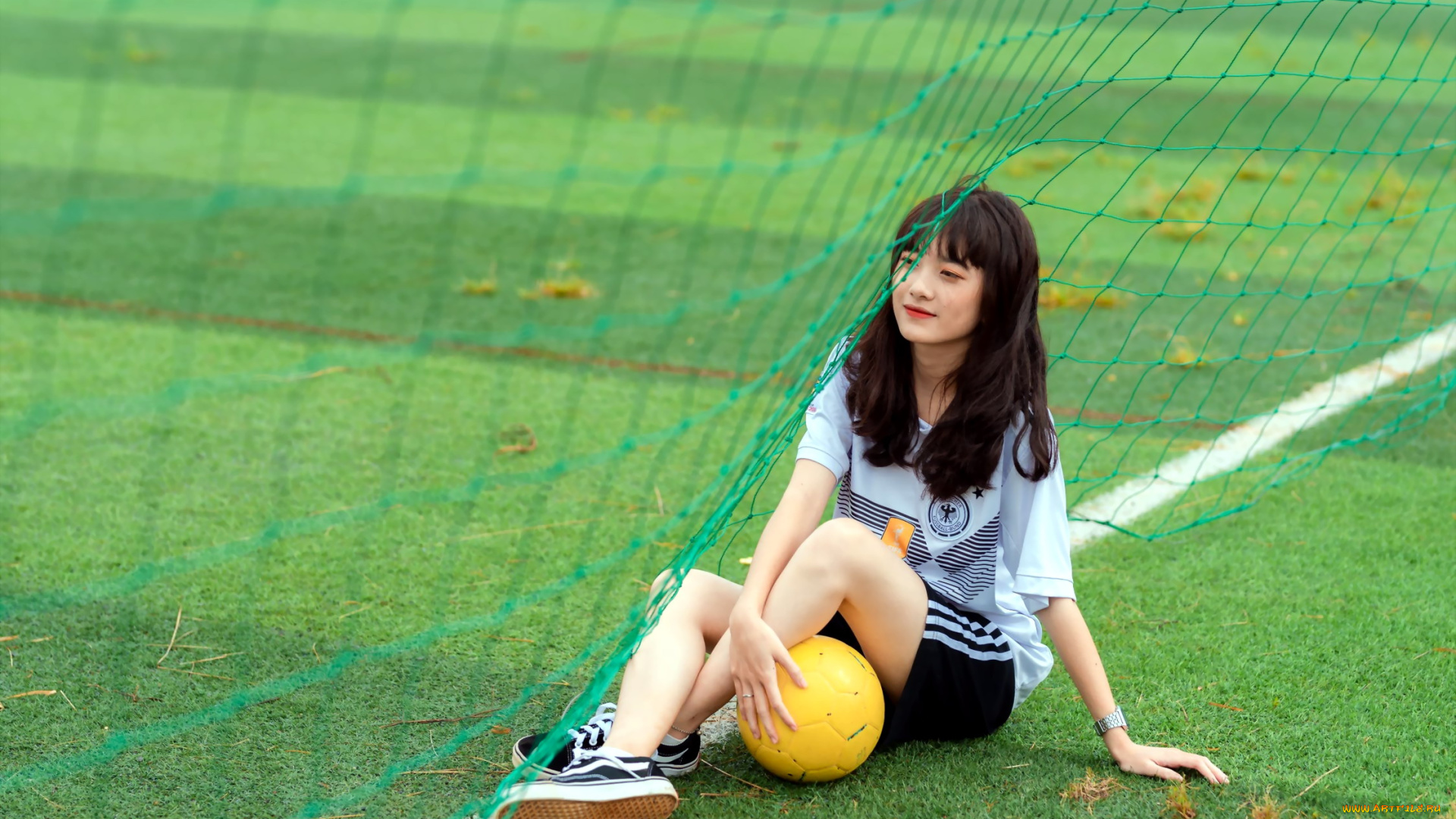 девушки, -, азиатки, футболка, шорты, кеды, мяч, сетка, поле