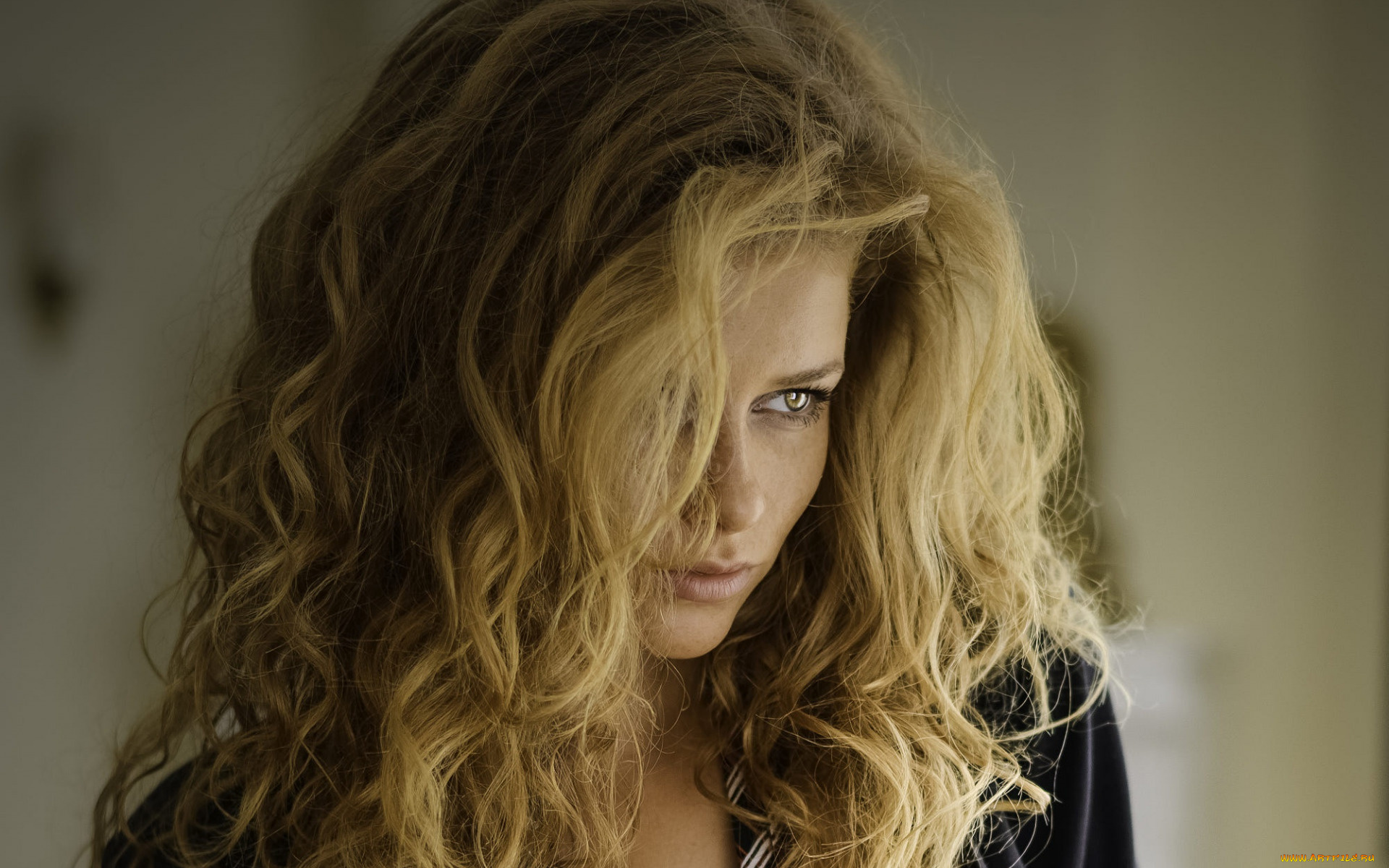 julia, yaroshenko, девушки, юлия, ярошенко, julia, yaroshenko, девушка, портрет, лицо, причёска, модель, красавица, красотка, рыжеволосая, поза, веснушки, взгляд, сексуальная