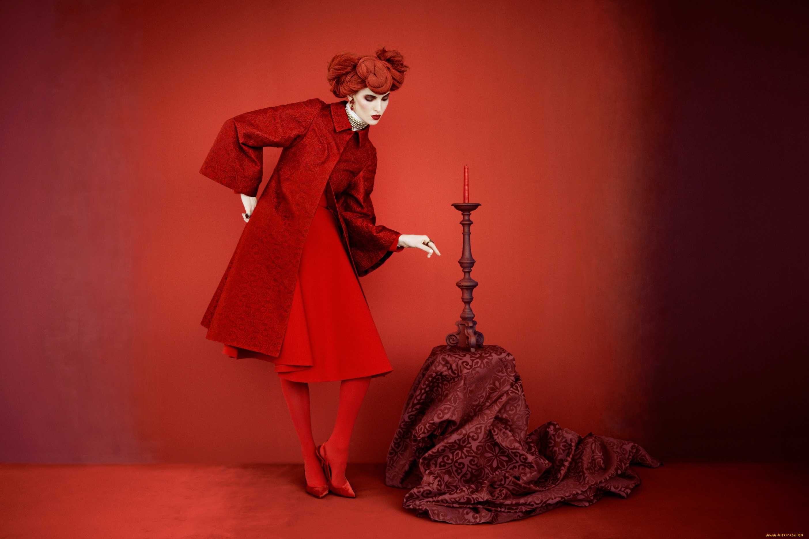 девушки, -, рыжеволосые, и, разноцветные, ruby, aldridge, пальто, свеча, подсвечник, ткань