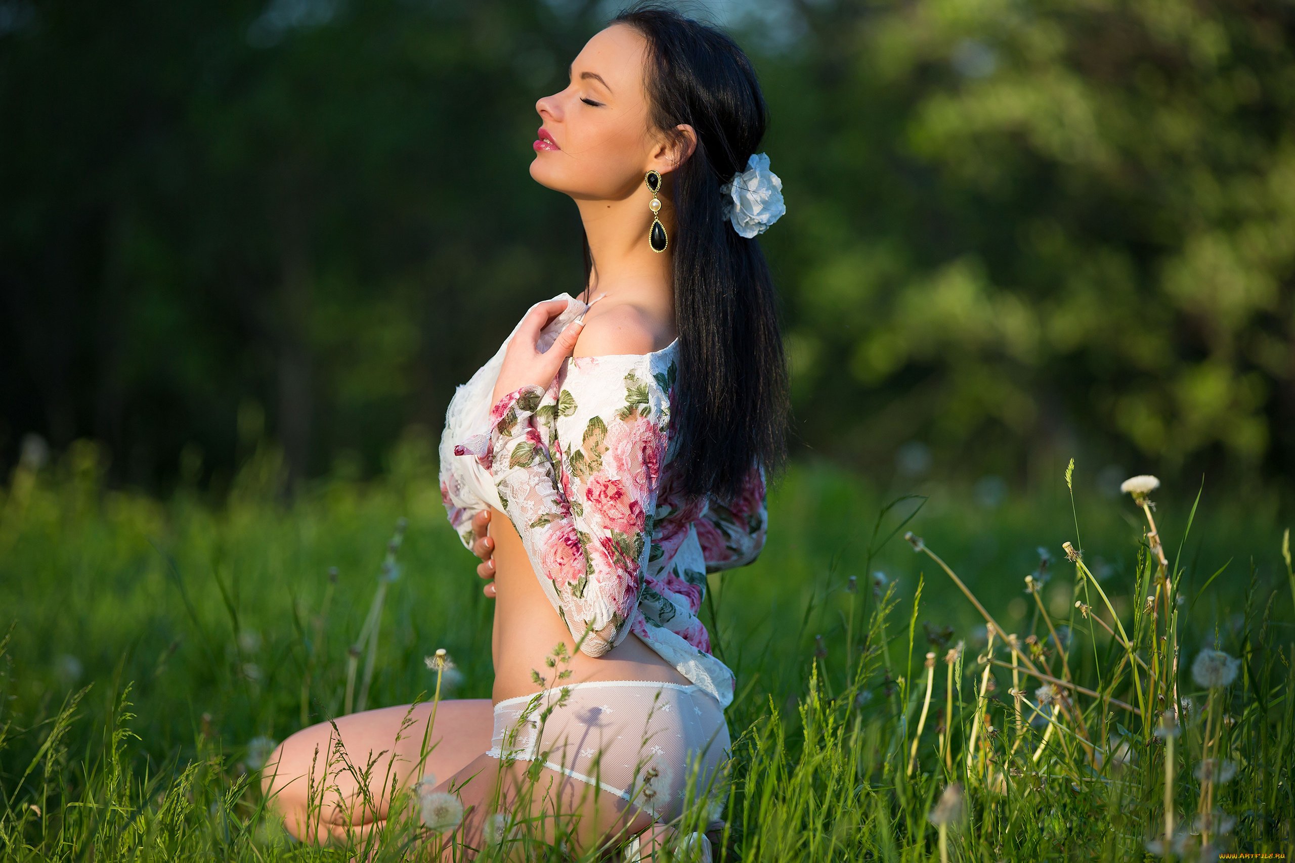 девушки, -unsort, , брюнетки, , шатенки, белый, серьги, девушка, природа, зелень, лето, бант, модель, брюнетка, katie