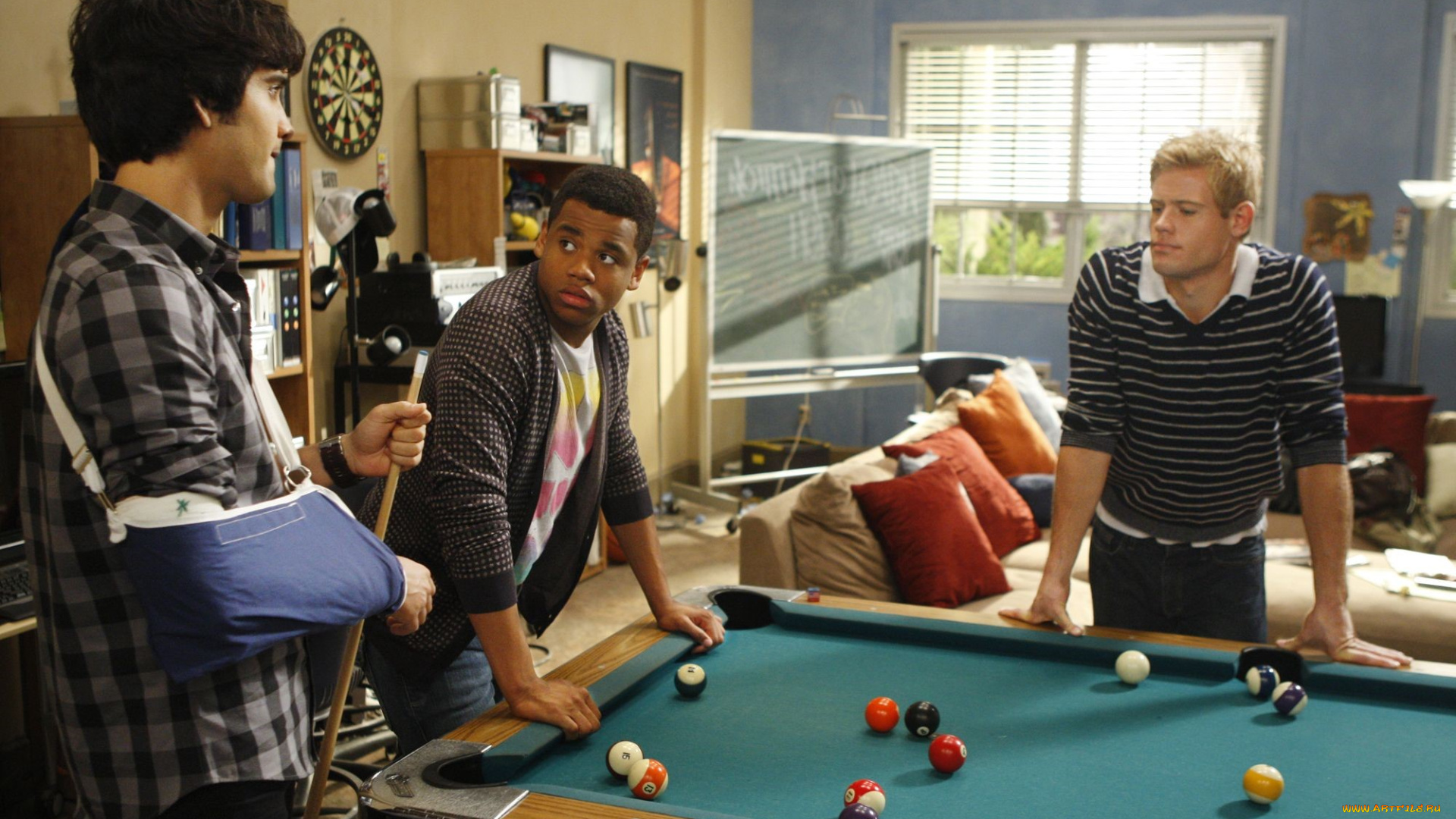кино, фильмы, 90210, тэдди, кий, разговор, навид, диксон, гипс, парни, beverly, hills, бильярд