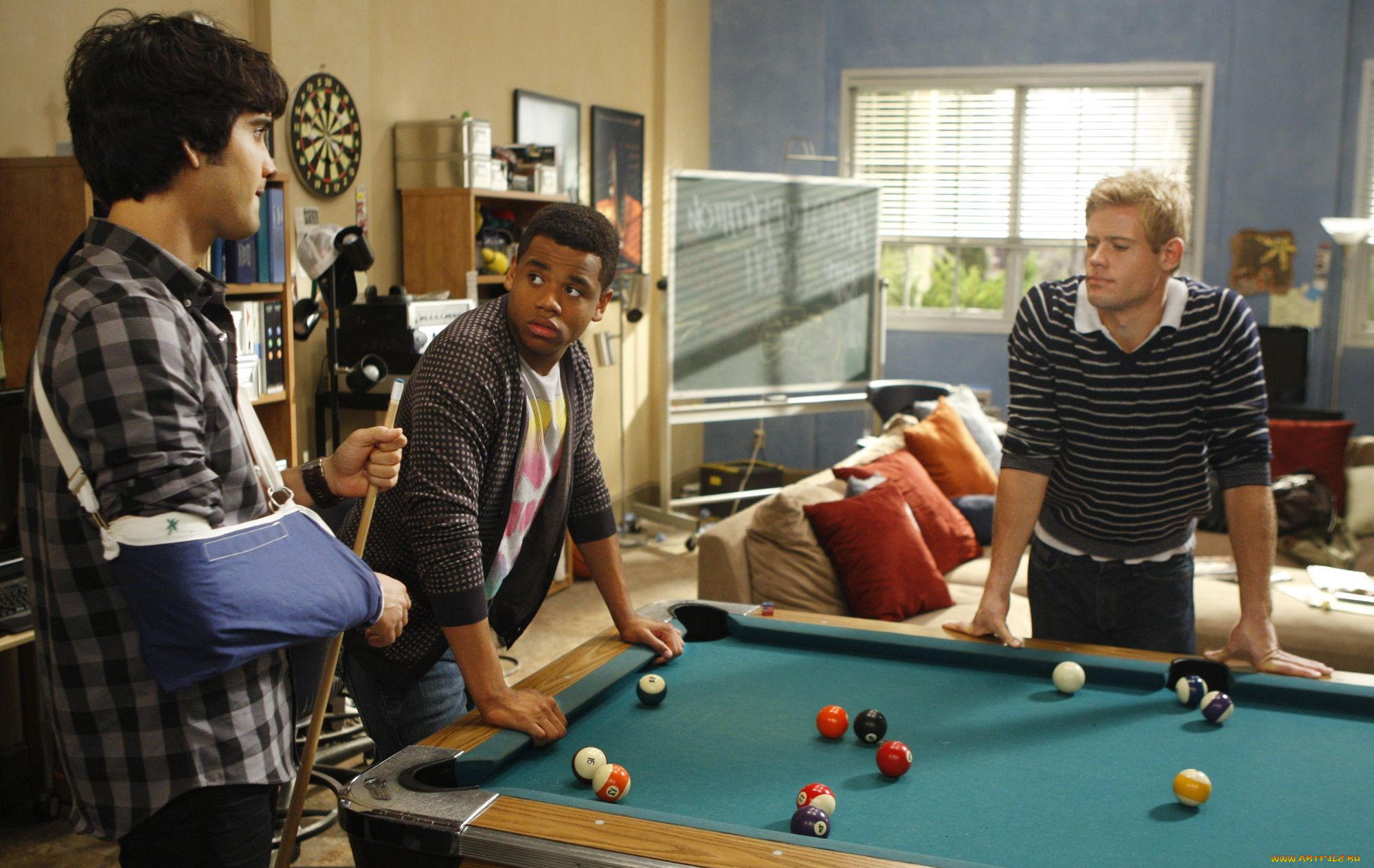 кино, фильмы, 90210, тэдди, кий, разговор, навид, диксон, гипс, парни, beverly, hills, бильярд