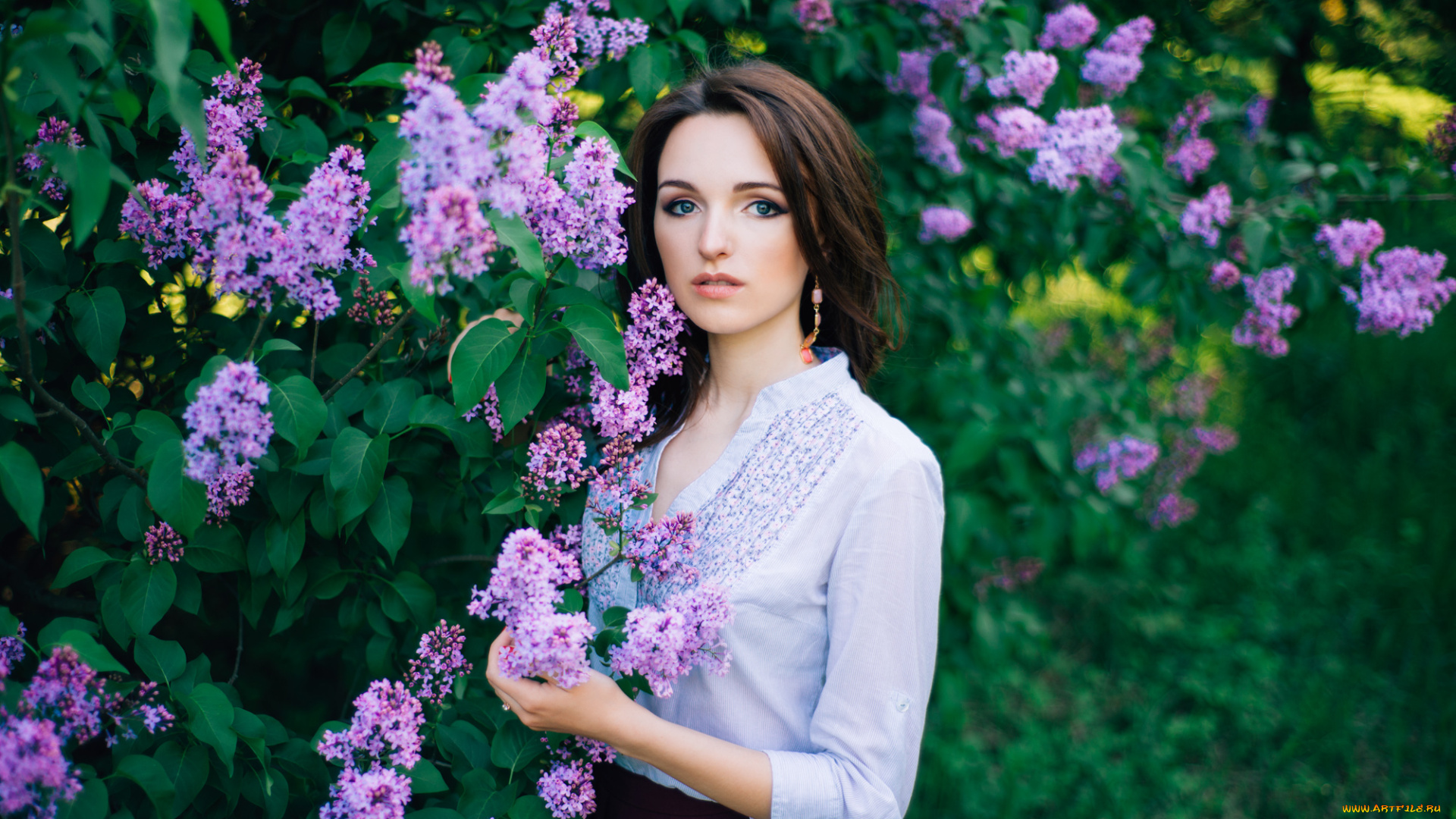 девушки, -unsort, , брюнетки, темноволосые, девушка, цветы, сирень, парк, модель