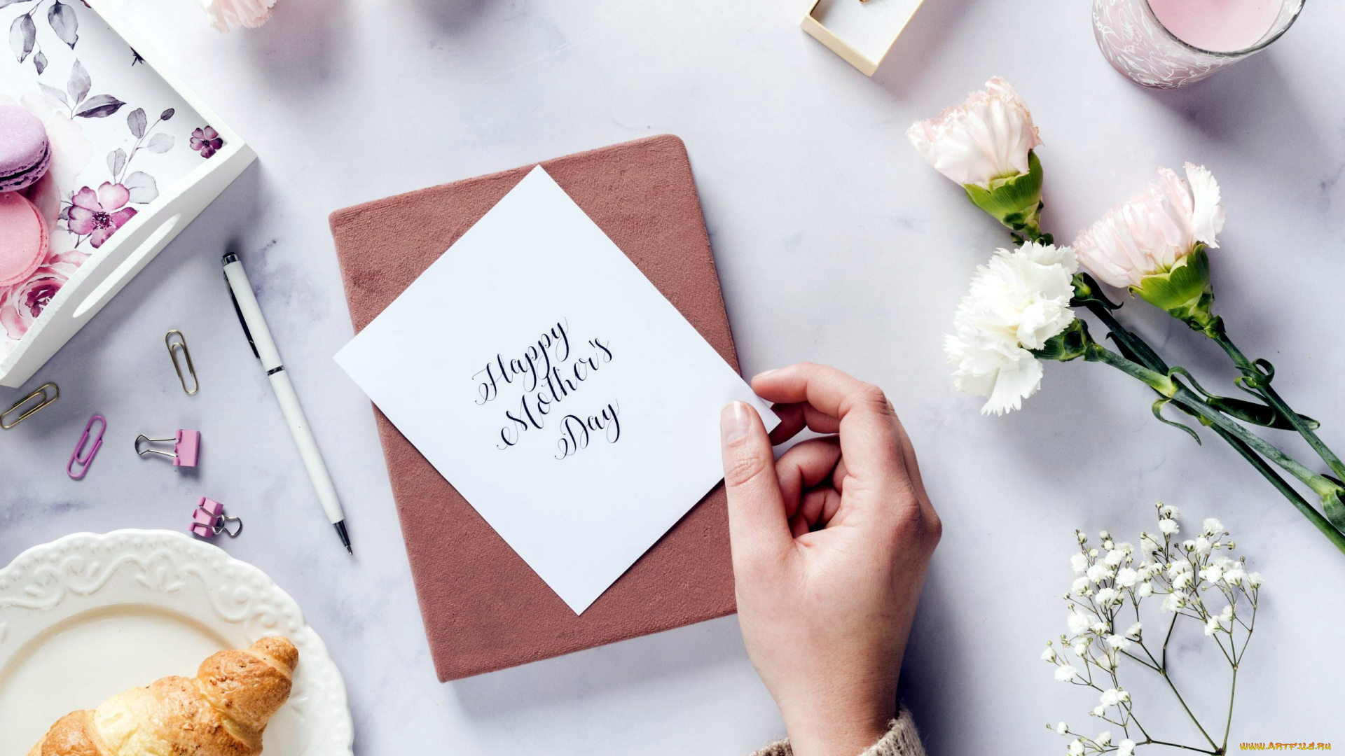 праздничные, день, матери, свеча, гвоздика, макаруны, надпись