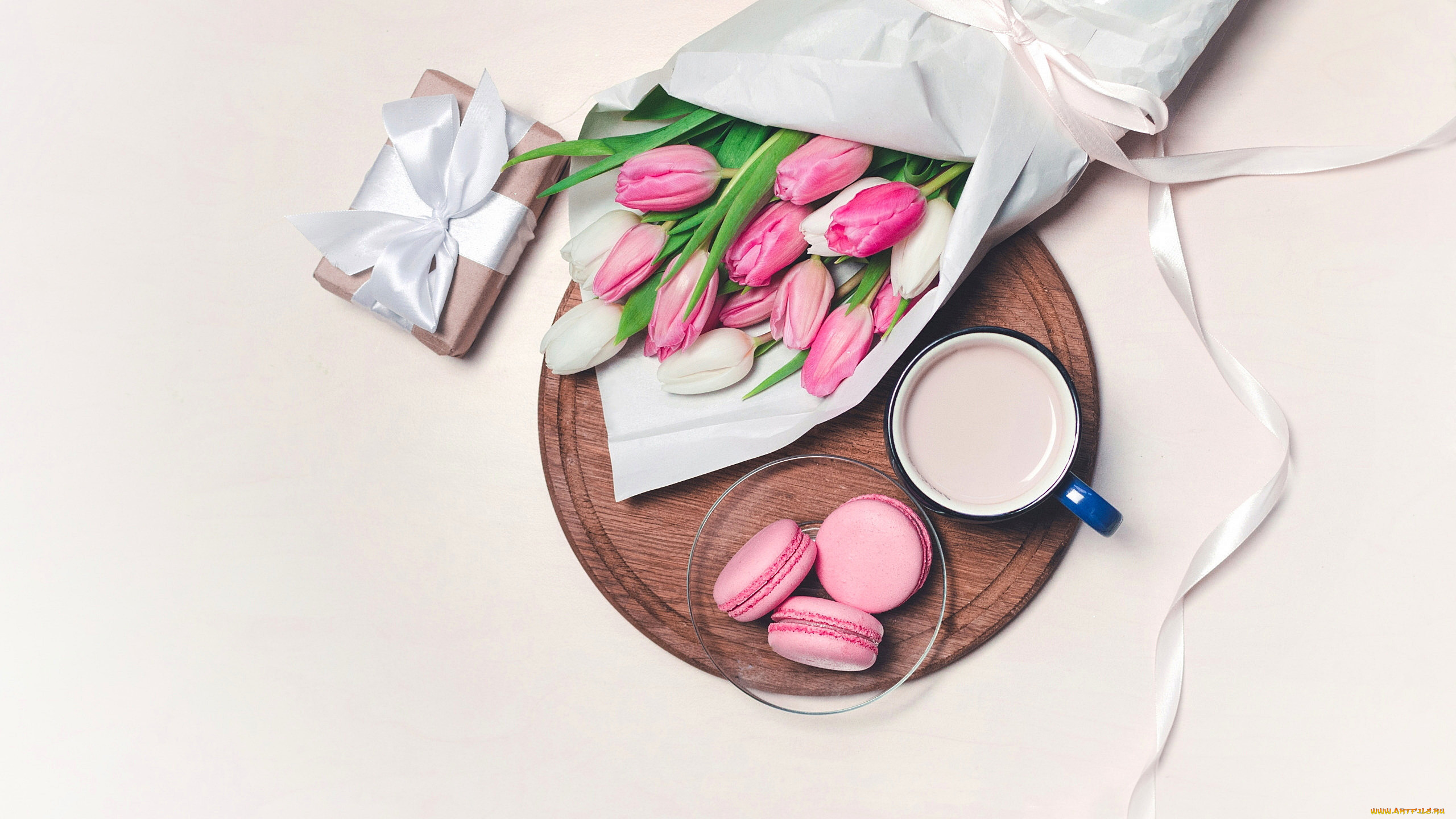 праздничные, подарки, и, коробочки, тюльпаны, макаруны, подарок, лента, бант