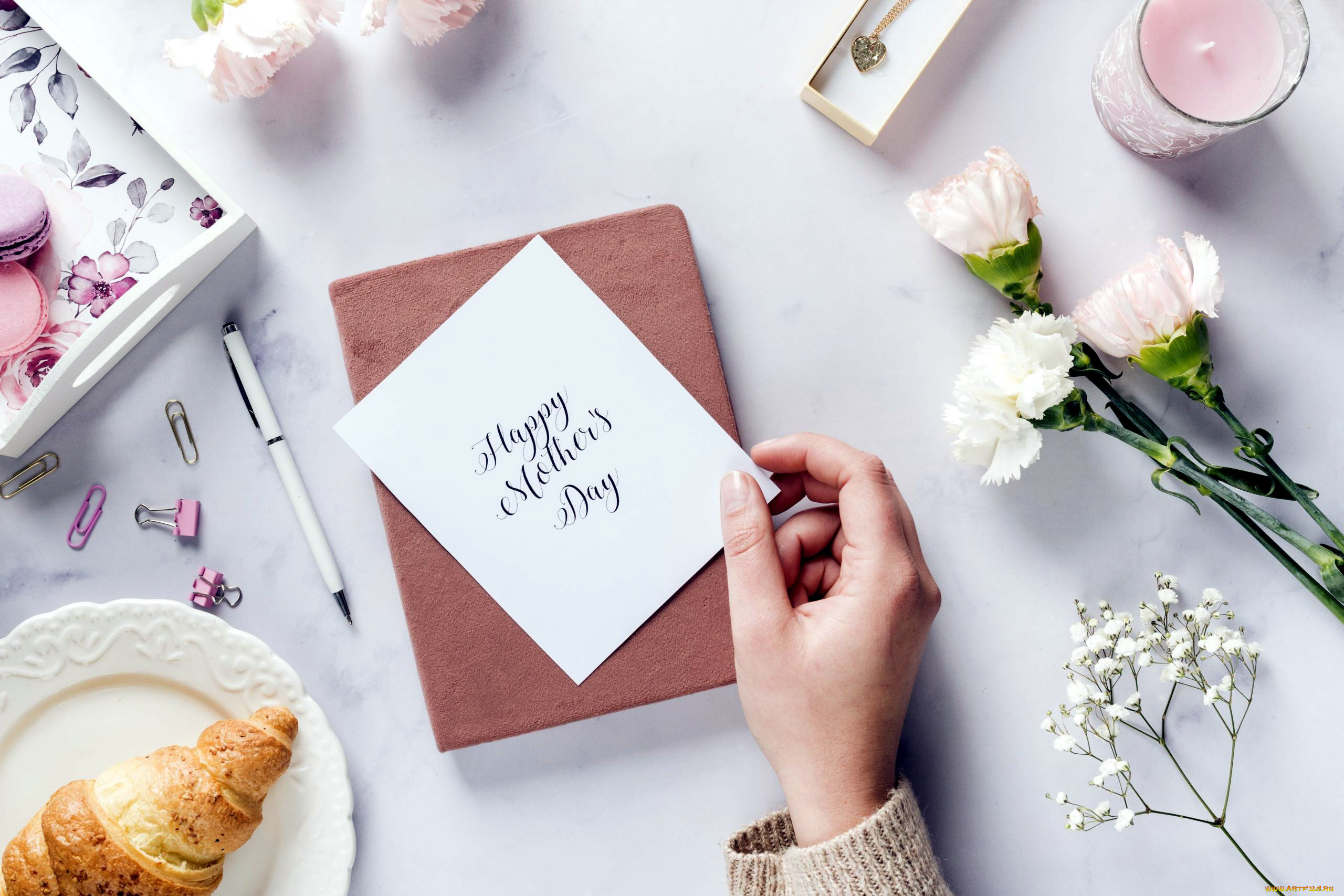 праздничные, день, матери, свеча, гвоздика, макаруны, надпись