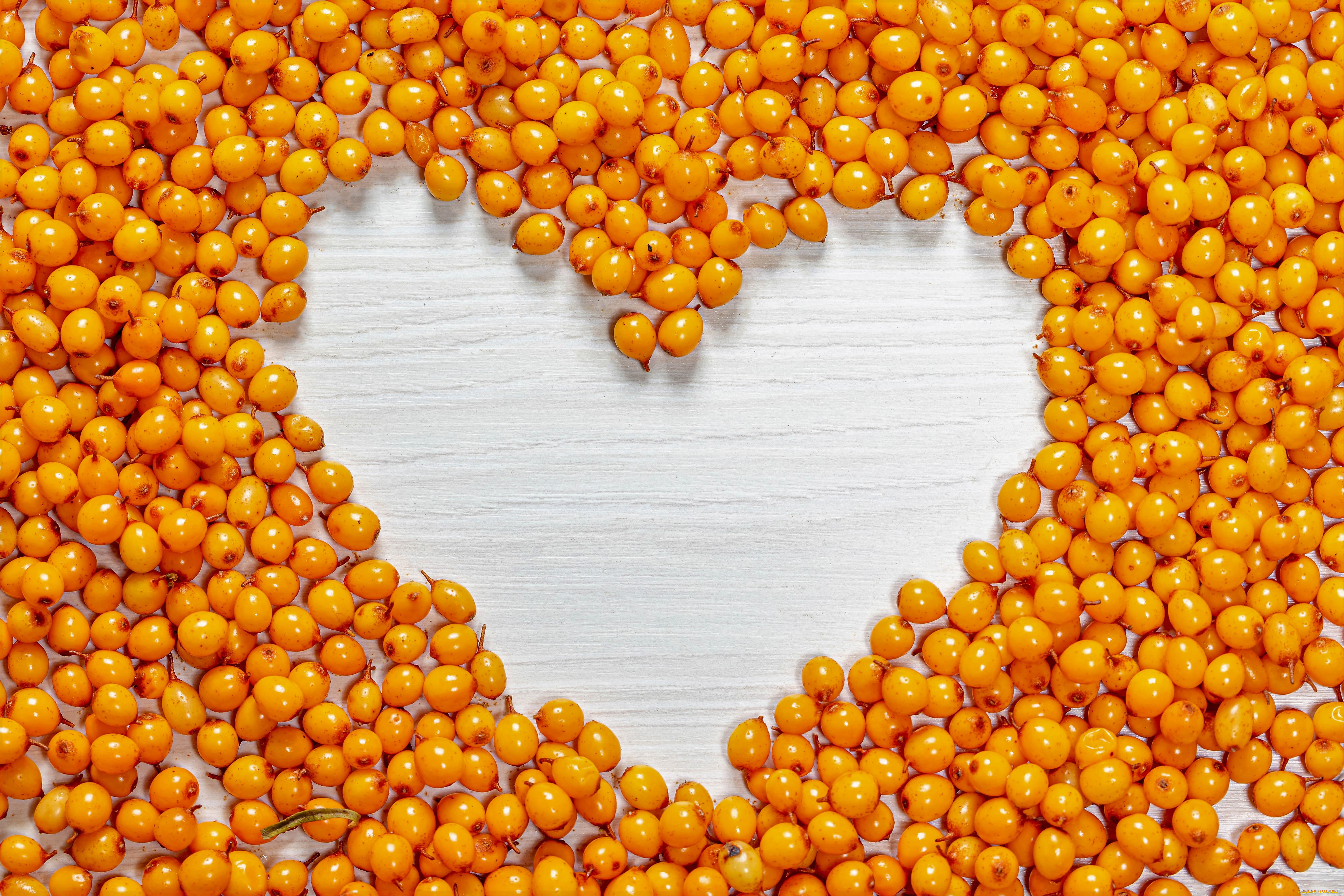 еда, фрукты, , ягоды, ягоды, желтые, облепиха, сердечко