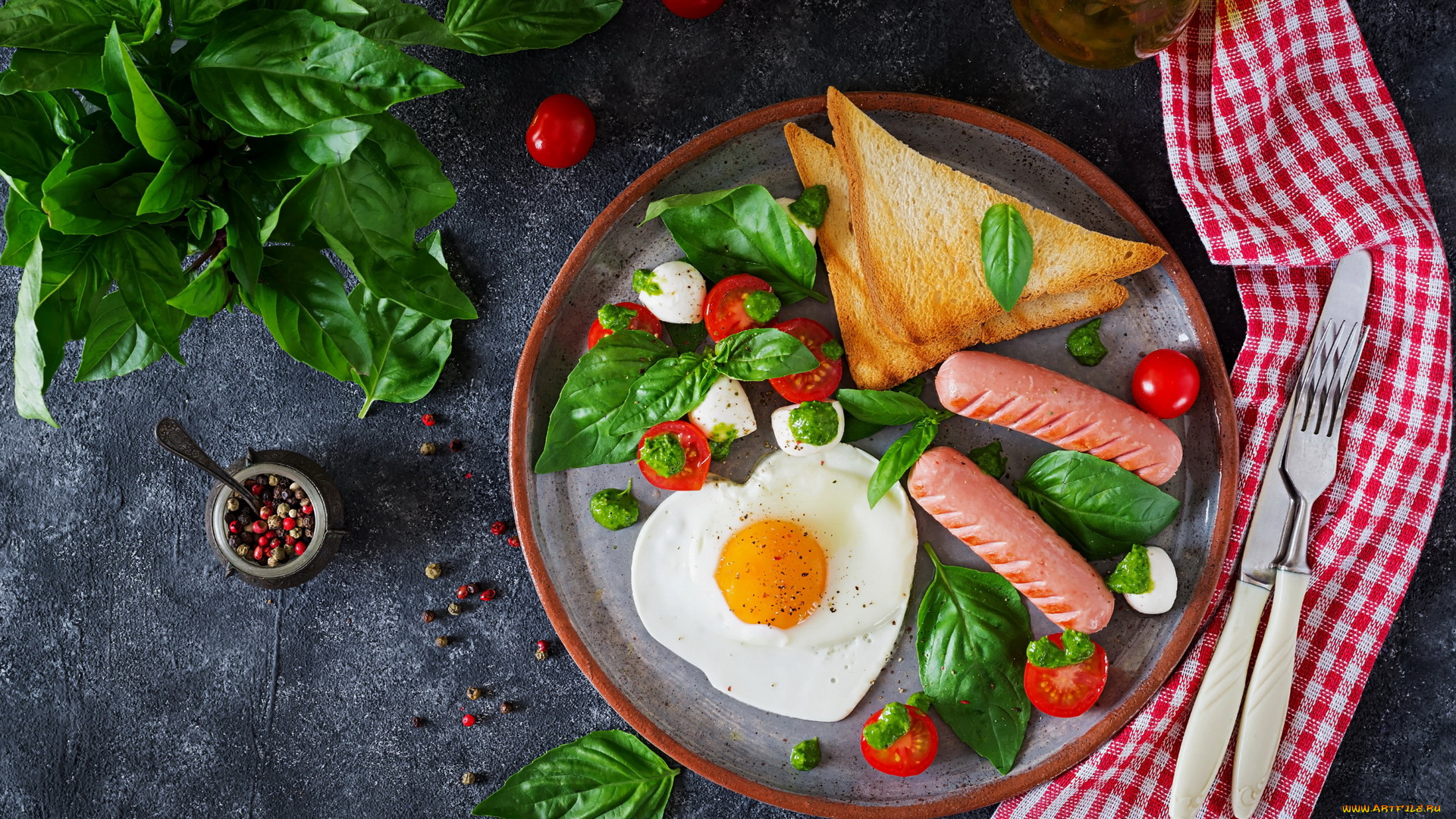 еда, яичные, блюда, яичница, глазунья, базилик, сосиски, сыр