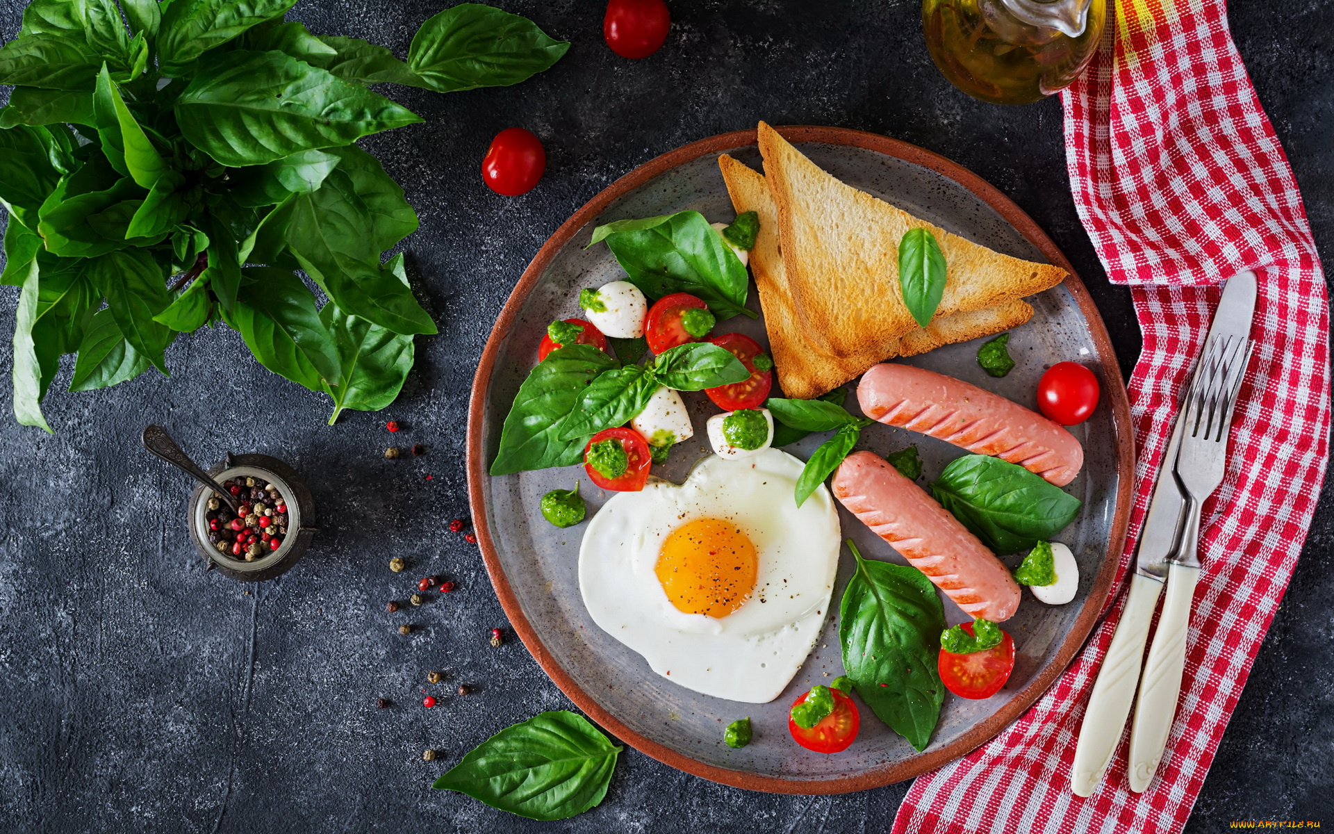 еда, яичные, блюда, яичница, глазунья, базилик, сосиски, сыр