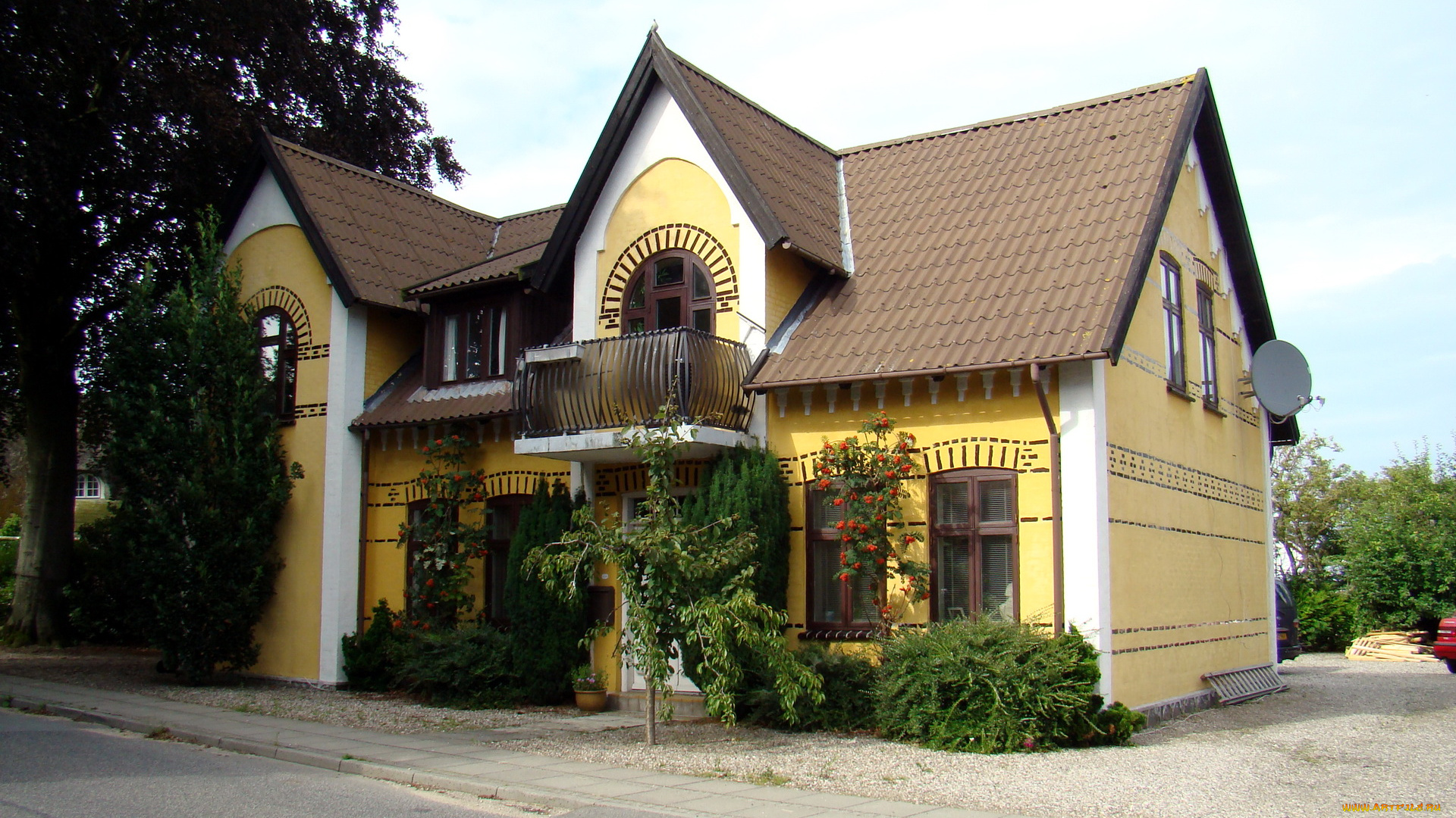 дания, обенро, города, здания, дома, балкон, цветы, деревья, дом