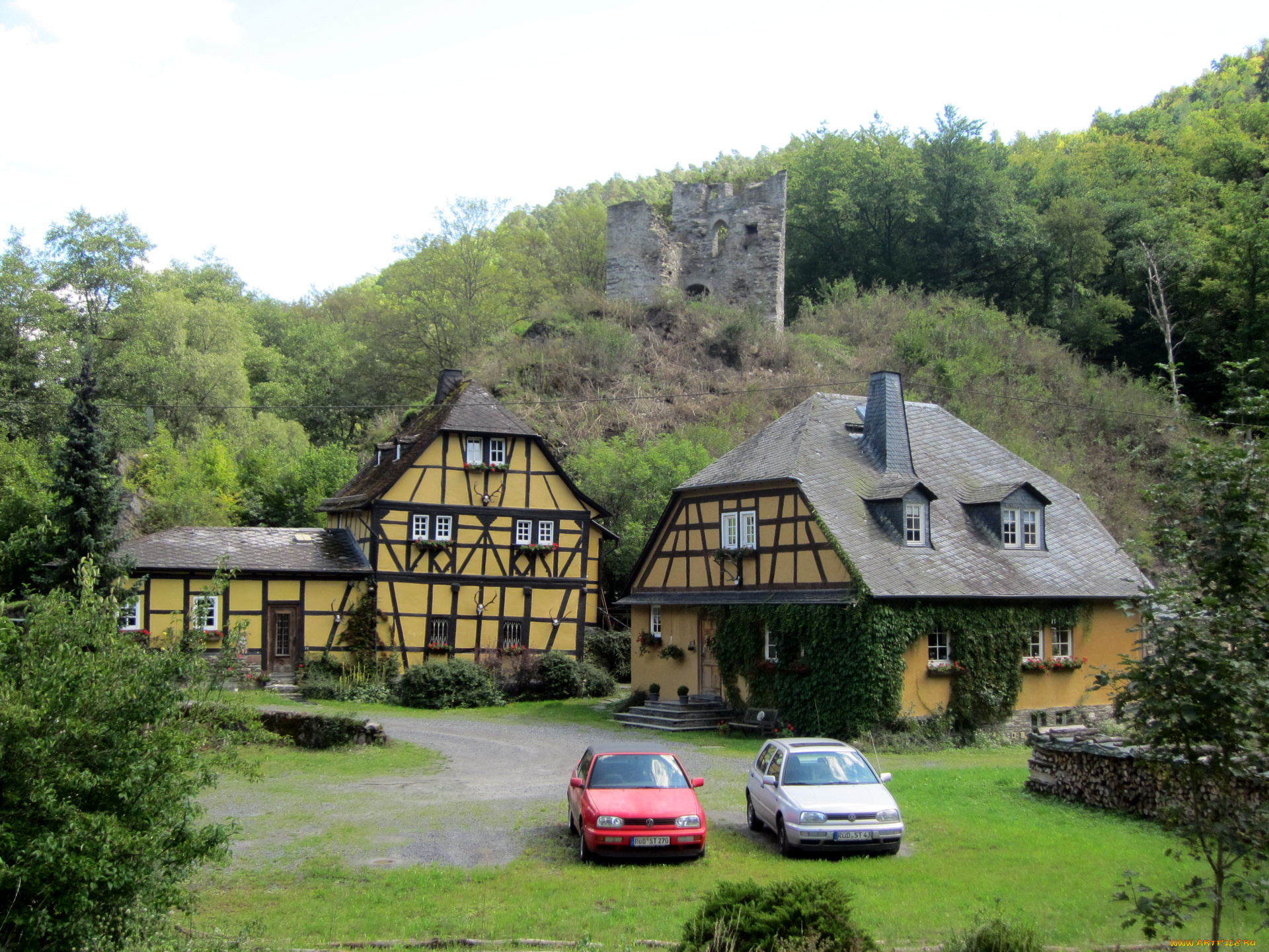 германия, гессен, лорх, города, здания, дома, автомобили, цветники