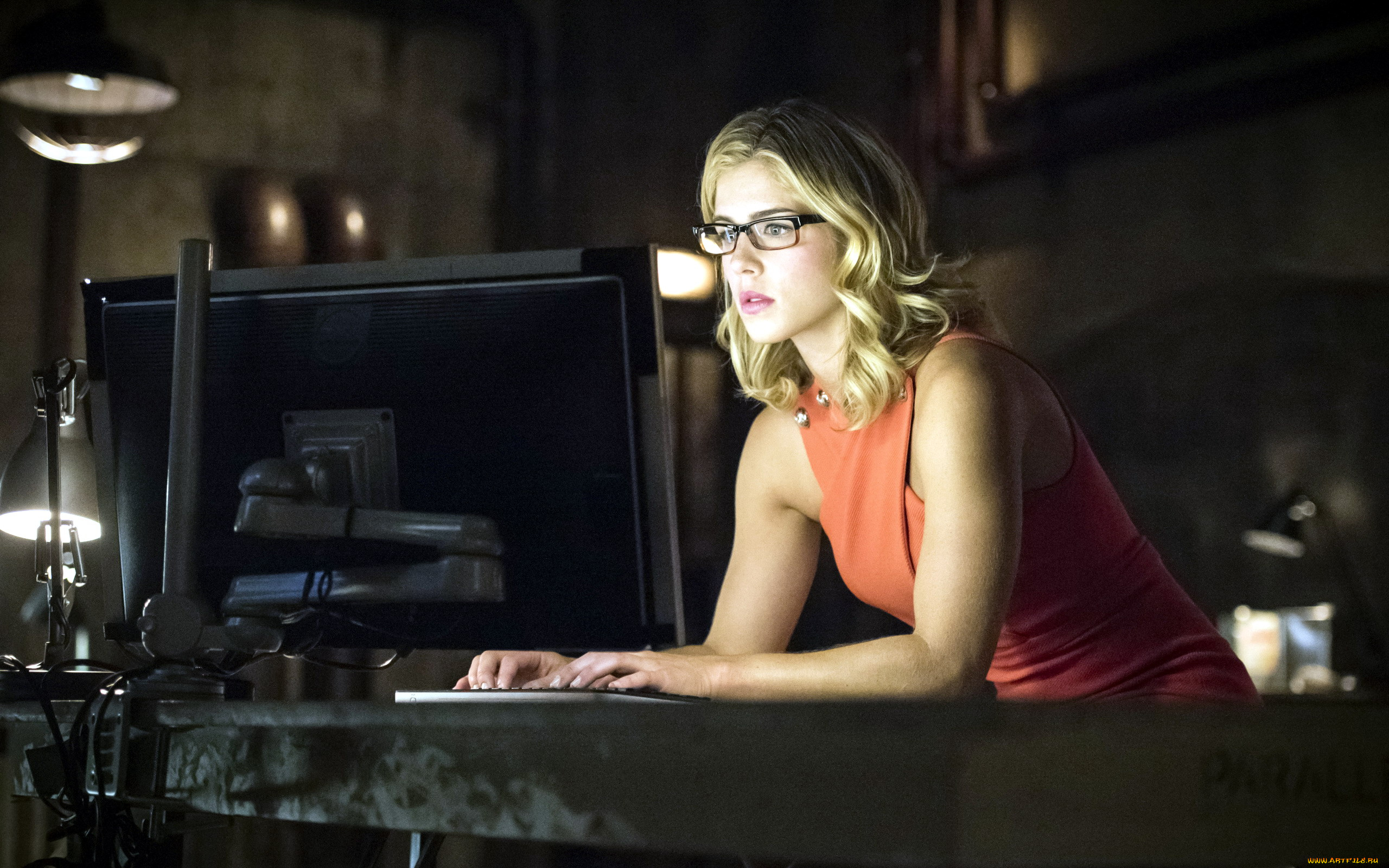 кино, фильмы, arrow, , сериал, felicity, smoak, emily, bett, rickards