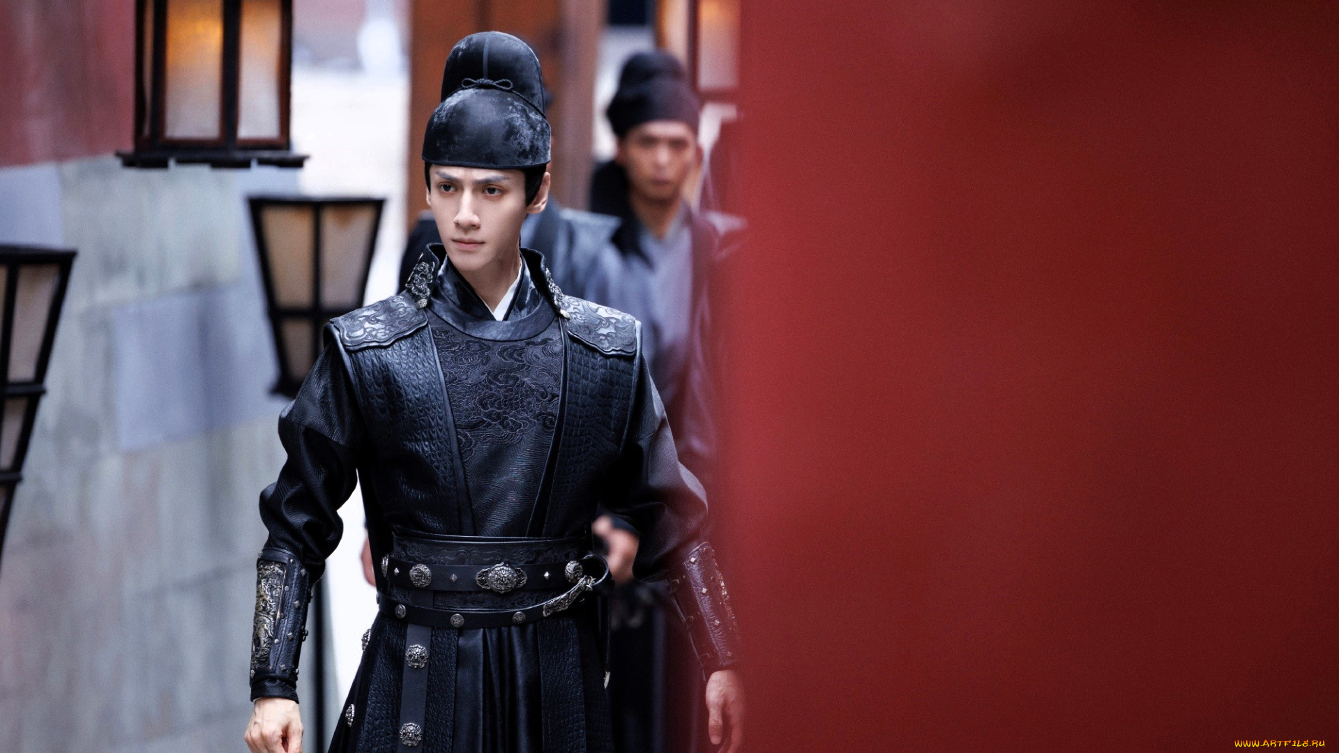 кино, фильмы, follow, your, heart, люди, костюмы, стена, фонари