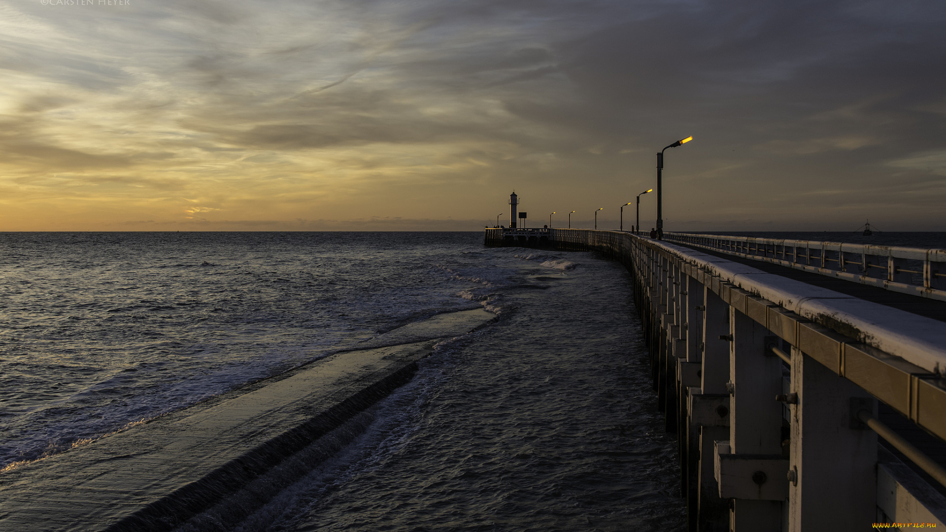 природа, побережье, море, пирс, маяк, вечер, сумерки, фонари, огни