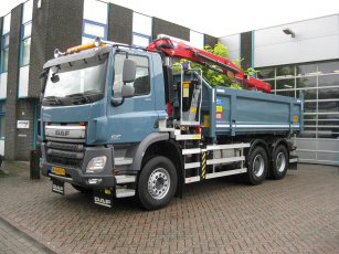 Картинка автомобили daf+ выставка улица грузовик седельный тягач