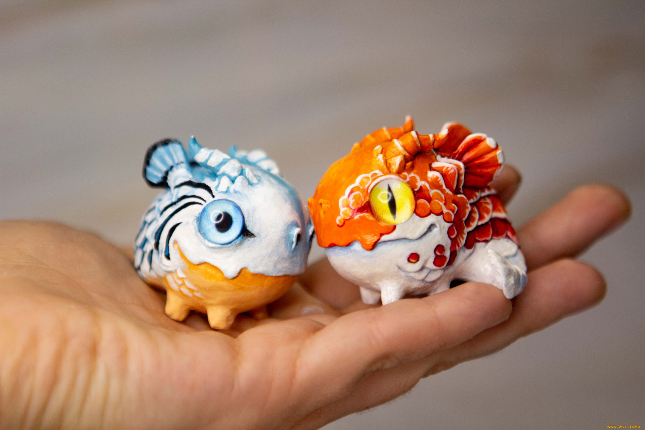 разное, игрушки, рука, дракончики